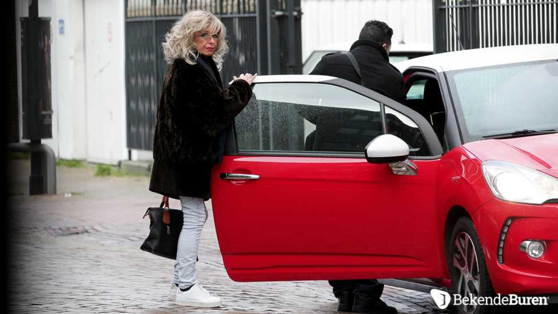 Deze bekende nederlander heeft nep haar besteld.. 5