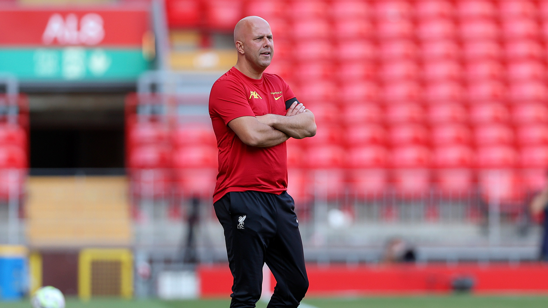 VERKOCHT: Liverpool  trainer Arne Slot verkoopt zijn strandappartement met winst. Zie foto's 1