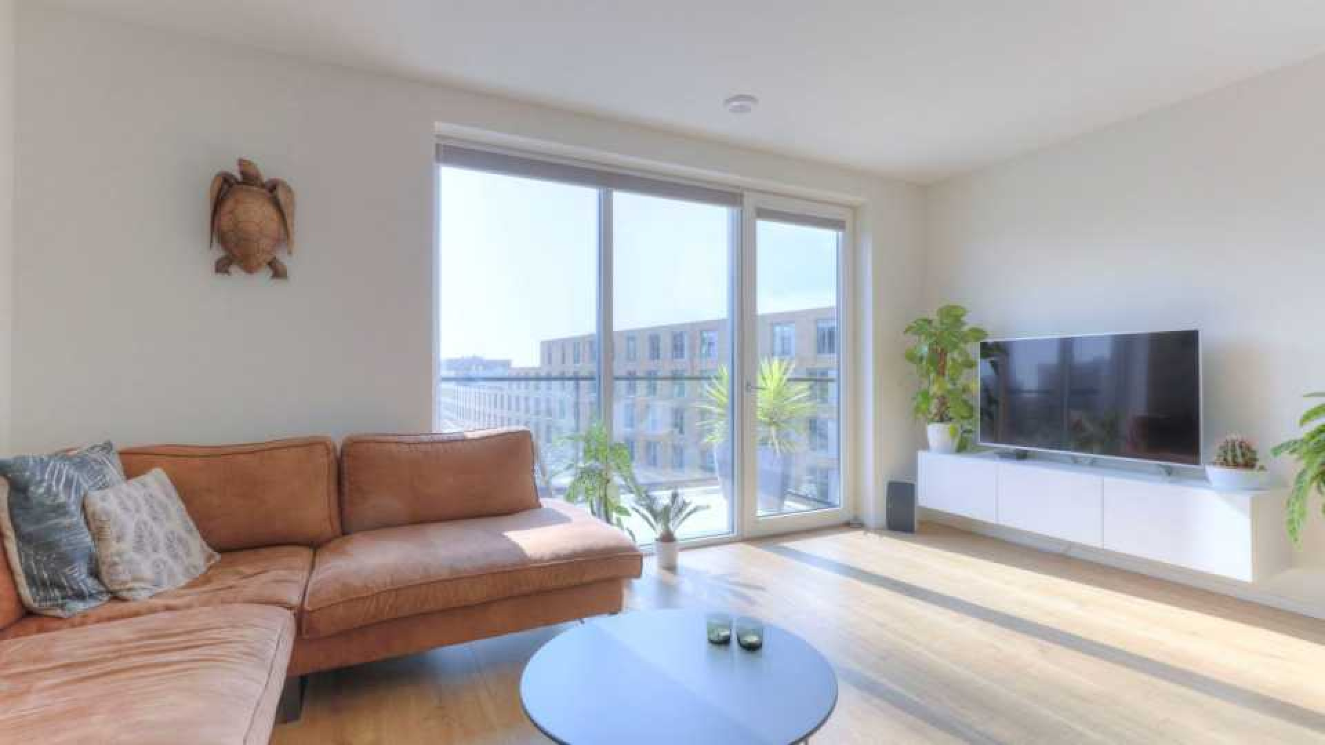 Victoria's Secret topmodel Romee Strijd zet wederom haar luxe Amsterdamse appartement te huur.  Zie foto's 3