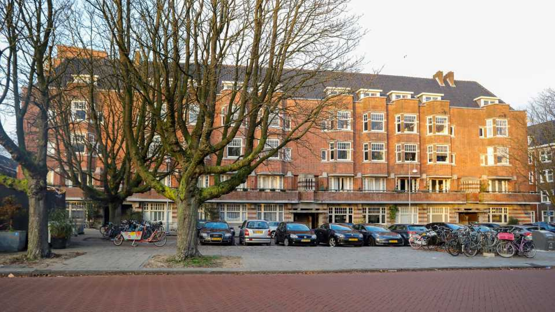 Rick Brandsteder zoekt huurder voor zijn Amsterdamse appartement. Zie foto's 22