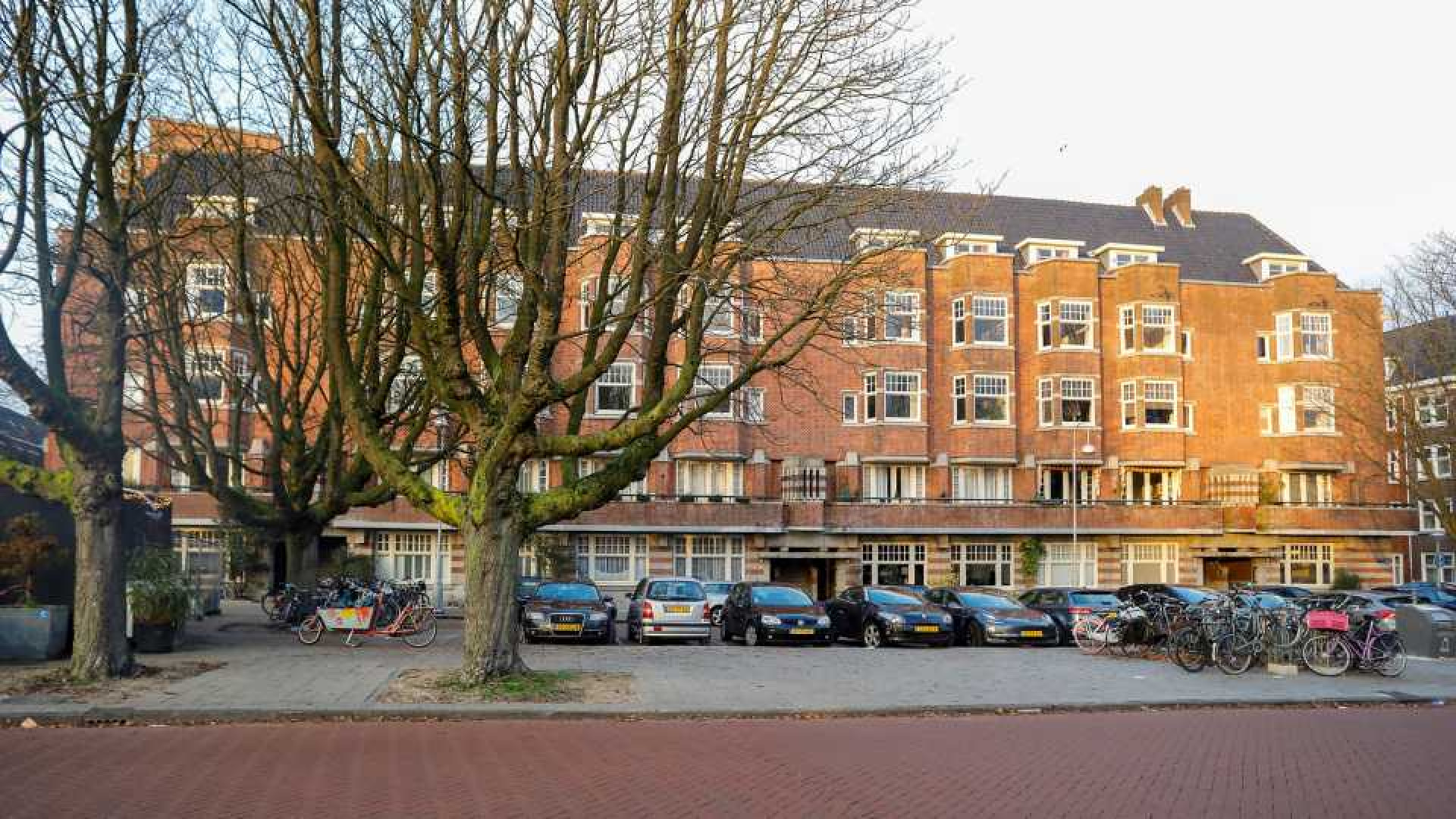 Rick Brandsteder zet zijn appartement voor tijdelijk te huur. Zie foto's 22