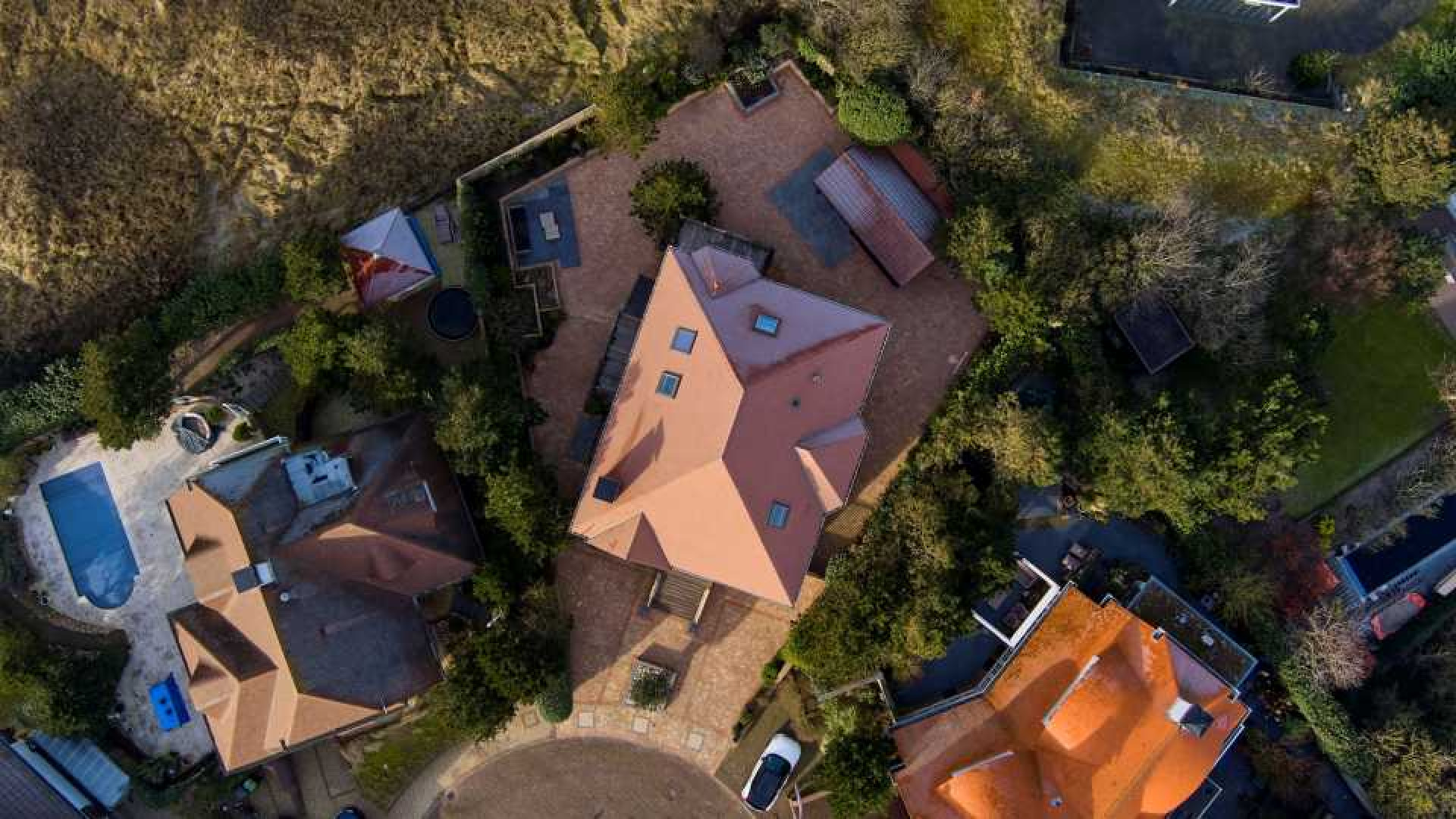 Dit had geheim moeten blijven: Martien Meiland koopt deze villa. Zie foto's 29