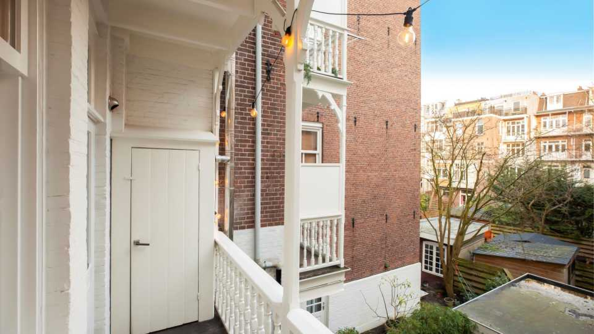 Amsterdamse appartement van wijlen Jan des Bouvrie te koop. Zie foto's