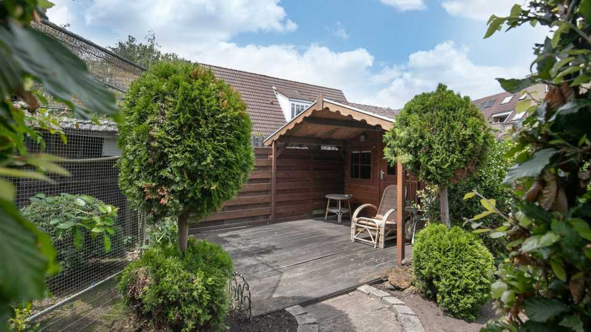 Guido Weijers kocht dit huis met zijn ouders. Zie foto's 18