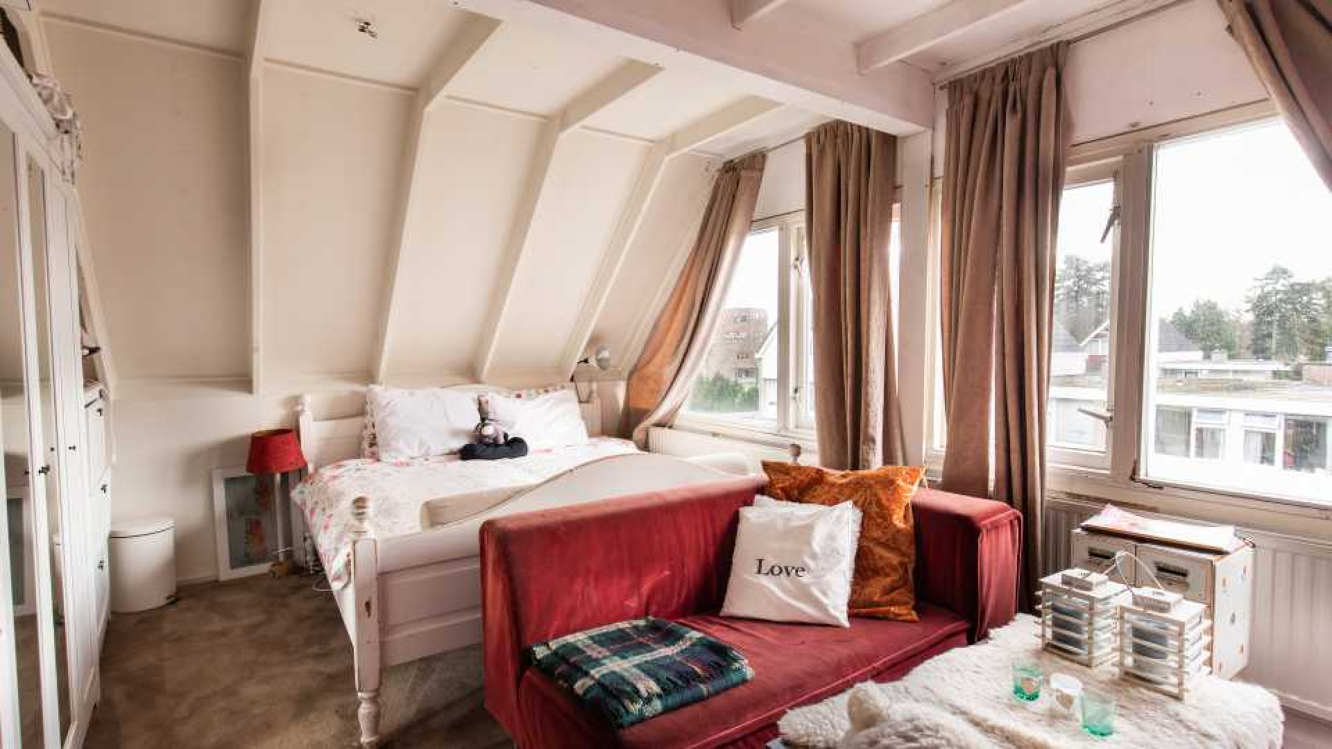 Binnenkijken bij het te koop staande huis van Nicole des Bouvrie. Zie bijzondere foto's 12