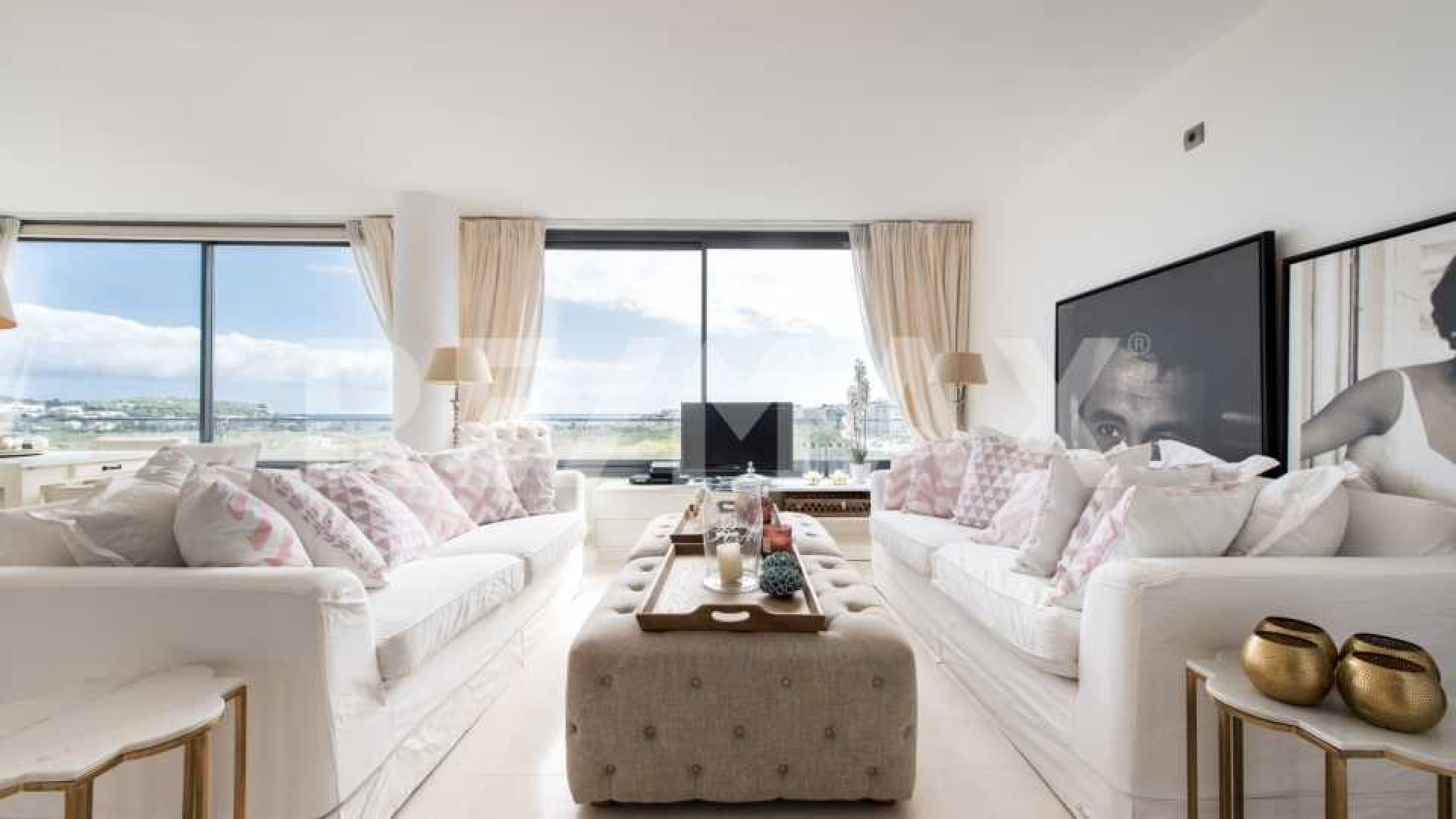 Estelle Cruijff moet gedwongen haar Ibiza appartement verkopen. Zie foto's plus video