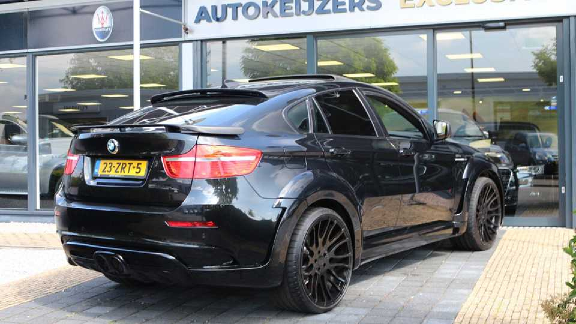 Dirk Kuijt raakt zijn vette BMW X6 niet kwijt. Zie foto's 4