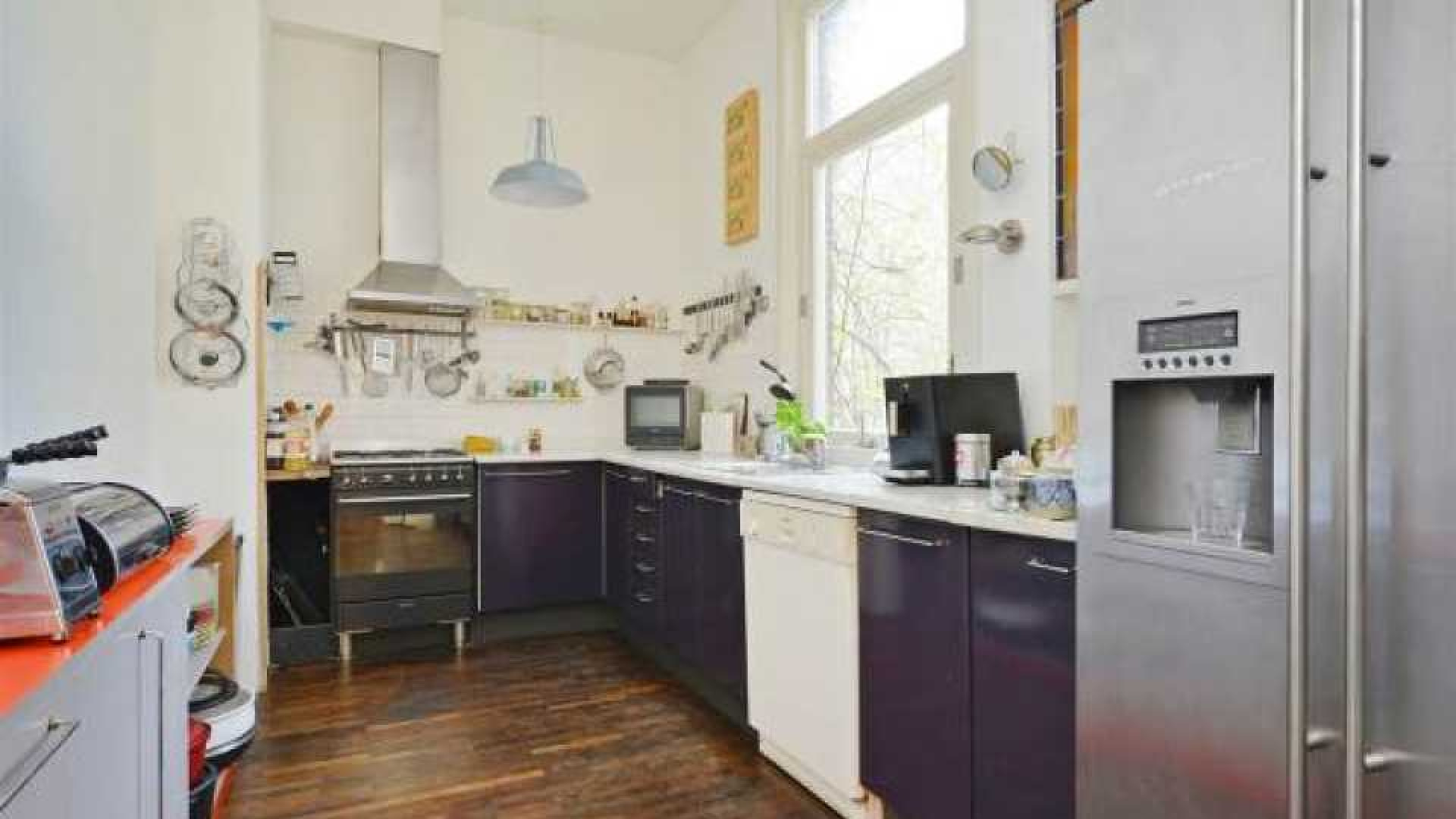 Binnenkijken in Amsterdamse appartement van waaruit Touriya Hauod nieuwe start maakt. Zie foto's 7