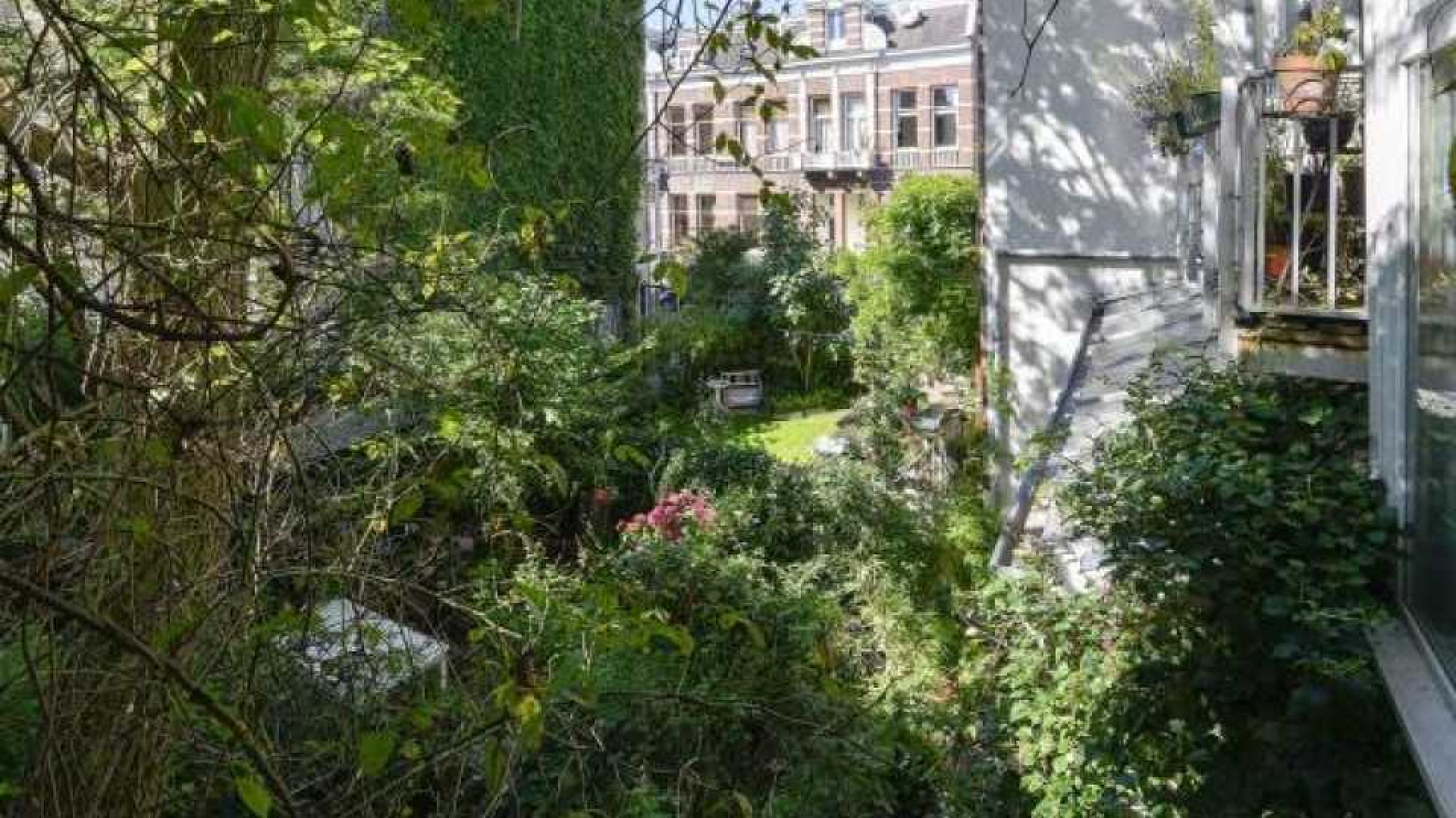 Binnenkijken in Amsterdamse appartement van waaruit Touriya Hauod nieuwe start maakt. Zie foto's 17