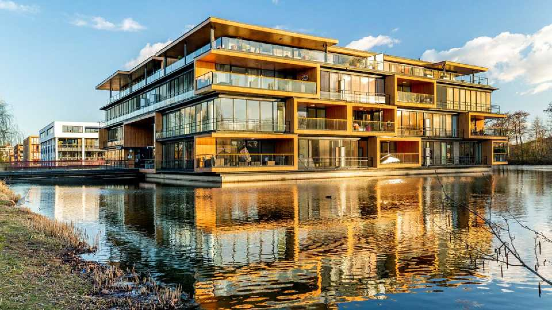 Dre Hazes koopt dit zeer luxe appartement in Rotterdam. Zie foto's