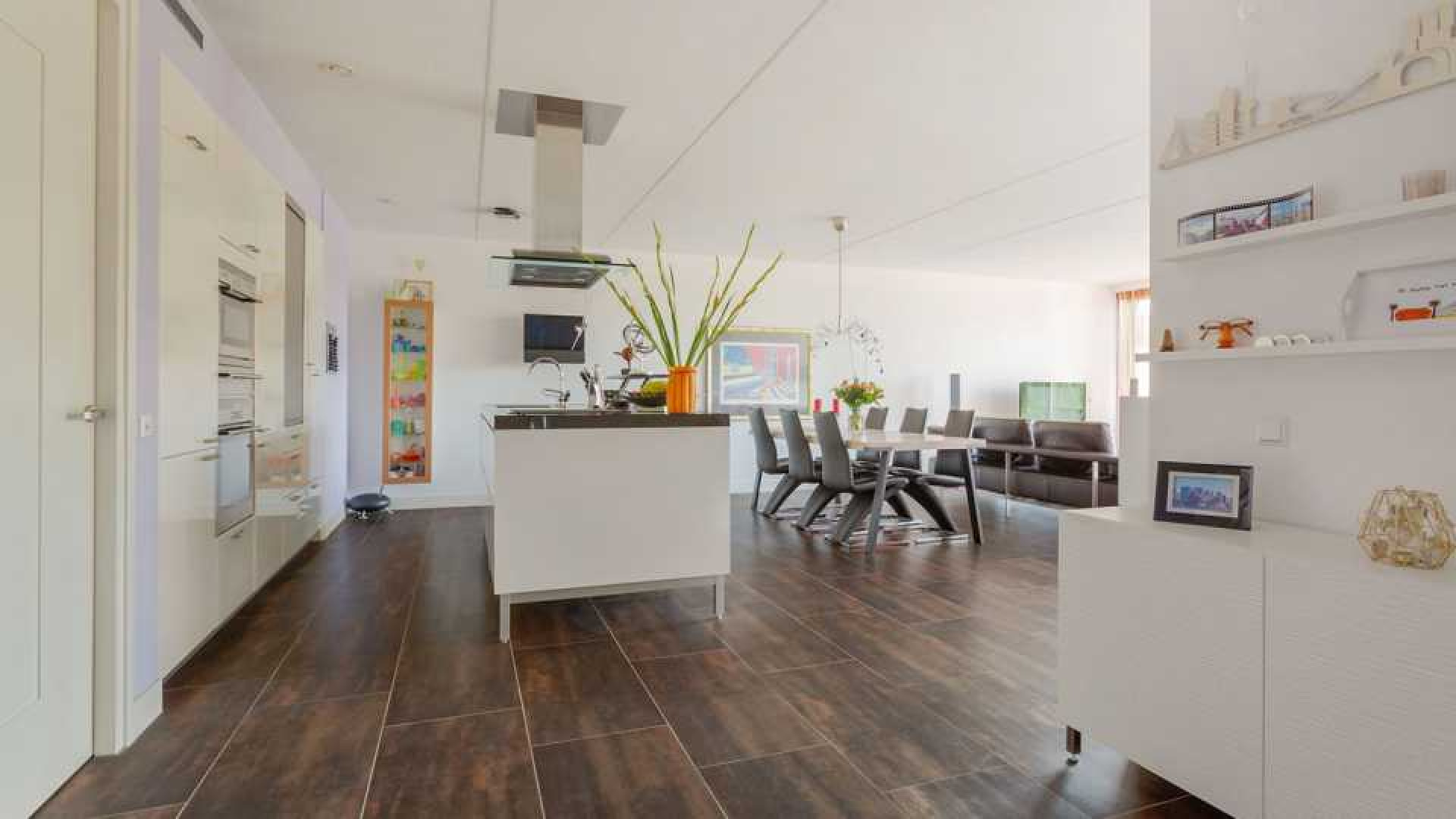 Dre Hazes koopt dit zeer luxe appartement in Rotterdam. Zie foto's