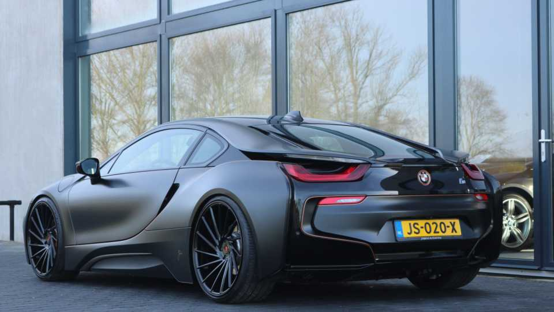 Vette BMW i8 van Nikkie de Jager te koop. Zie foto's 3