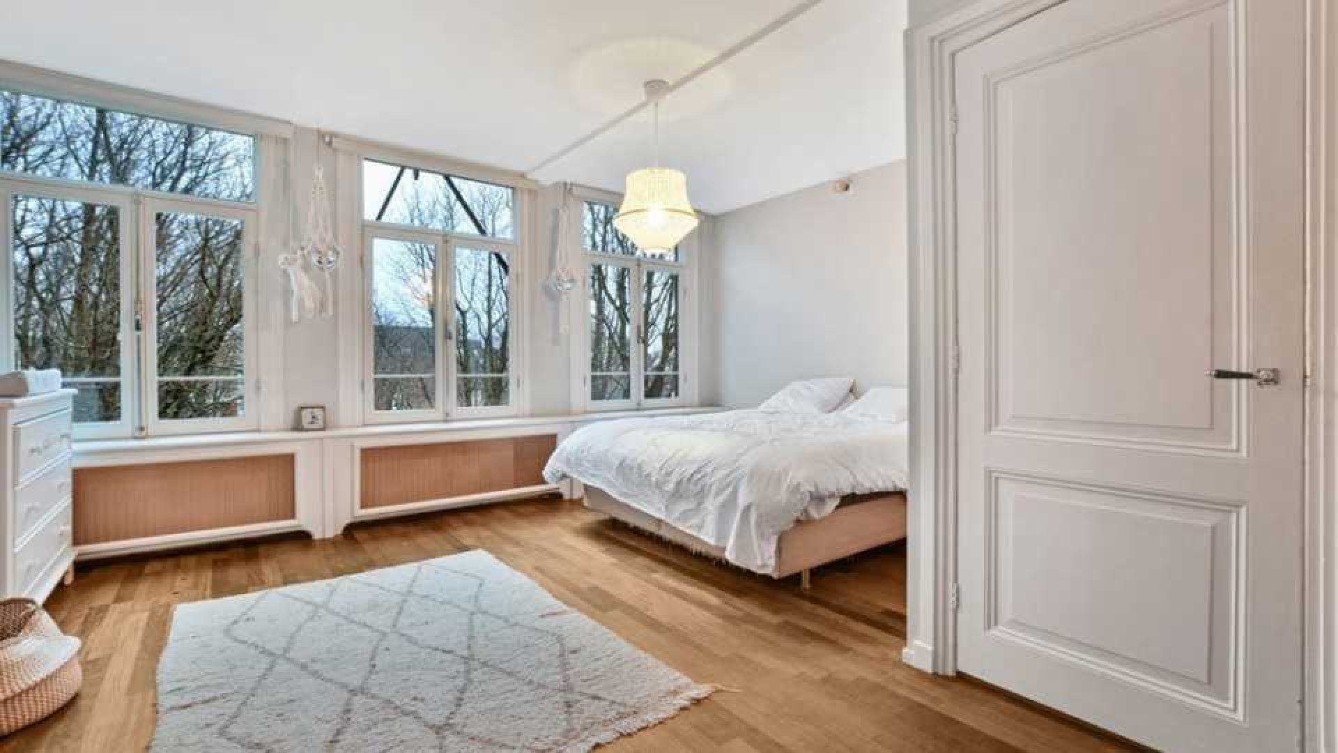 Isa Hoes koopt schitterend pand met dakterras. Zie foto's 10