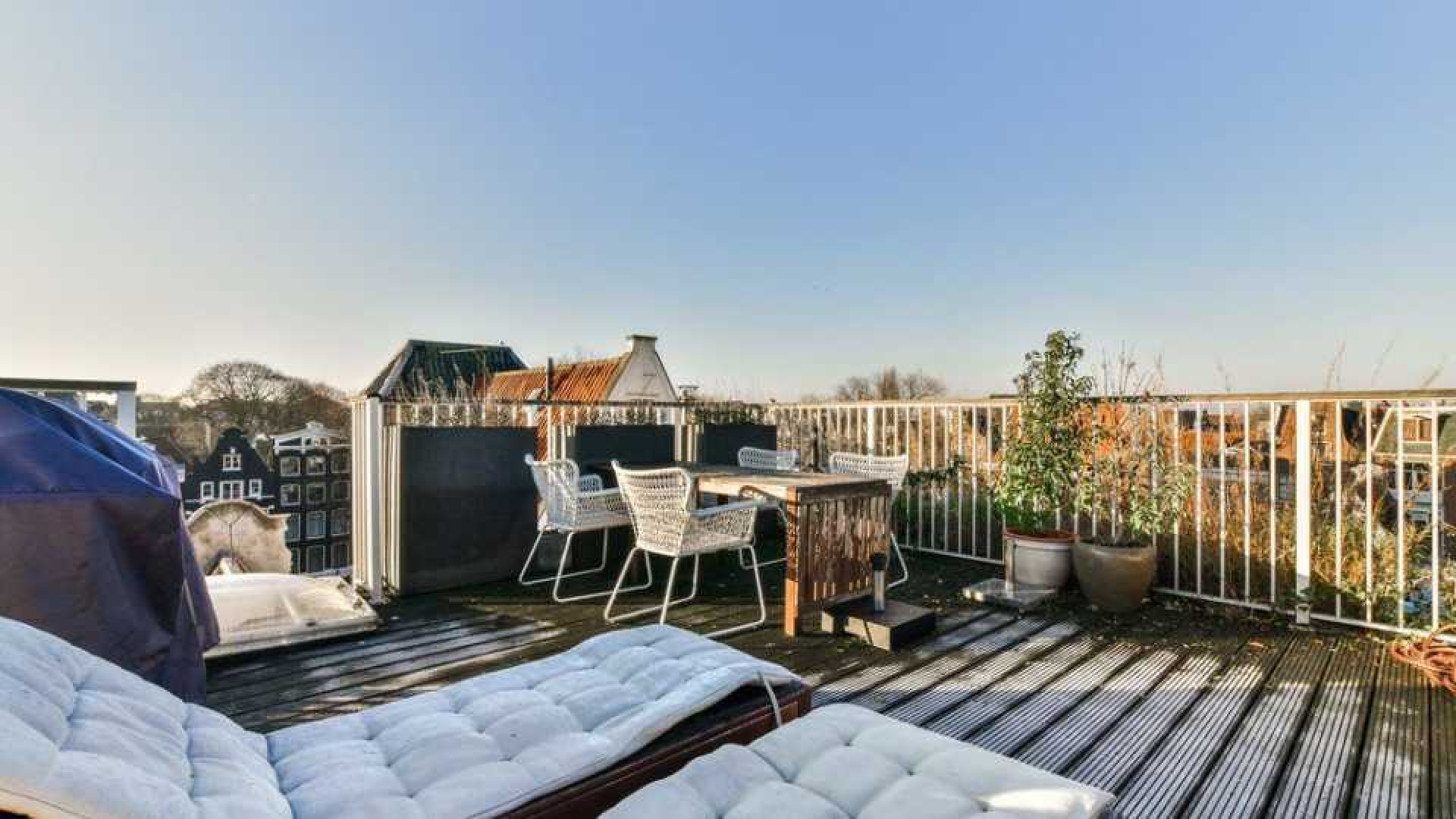 Isa Hoes koopt schitterend pand met dakterras. Zie foto's 18