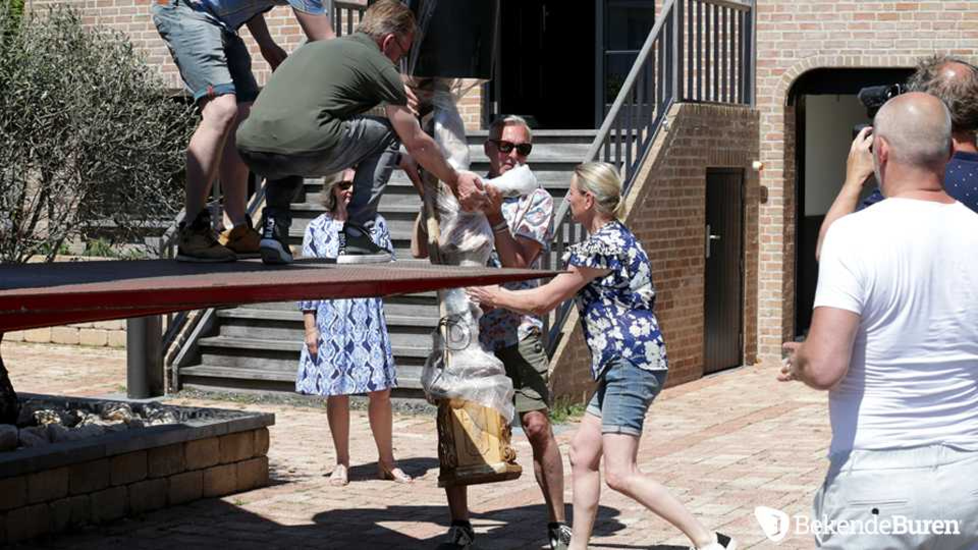 Vandaag zijn de Meilandjes naar Noordwijk verhuisd. Bekendeburen heeft alle beelden. Kijk snel! 4