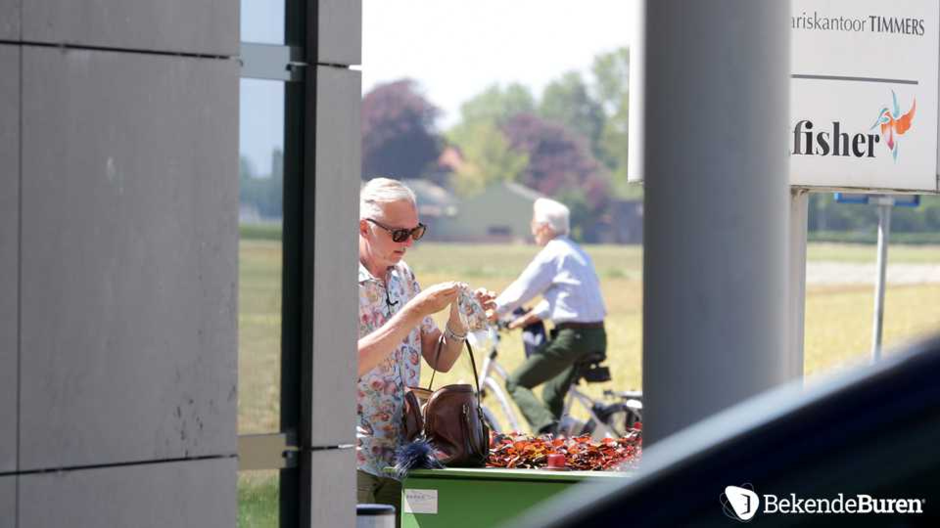 Gisteren waren de Meilandjes bij de notaris voor de eigendomsoverdracht. Bekendeburen was er als enige bij. Zie foto's 2