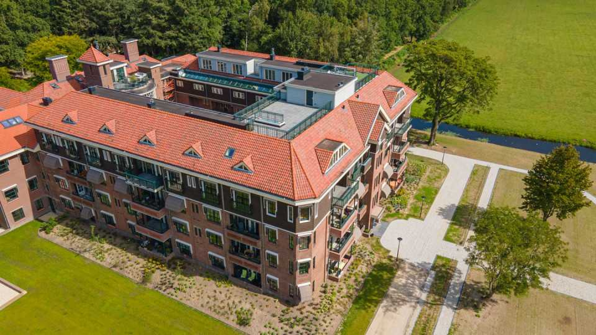 Radio 538 DJ Frank Dane heeft zijn Wassenaarse penthouse met winst verkocht. Zie foto's 14