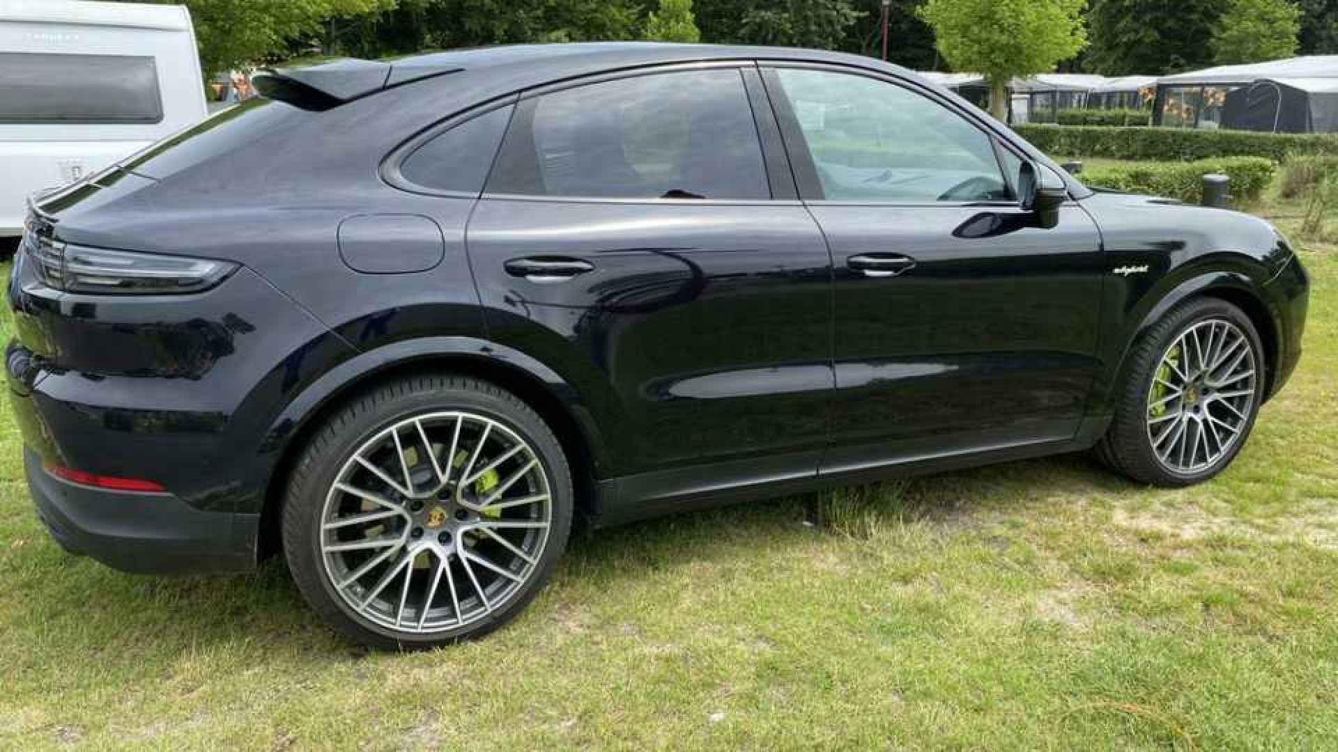 Vriendin Peter Gillis moet haar Porsche niet meer en zet deze op Marktplaats. Zie foto's 4