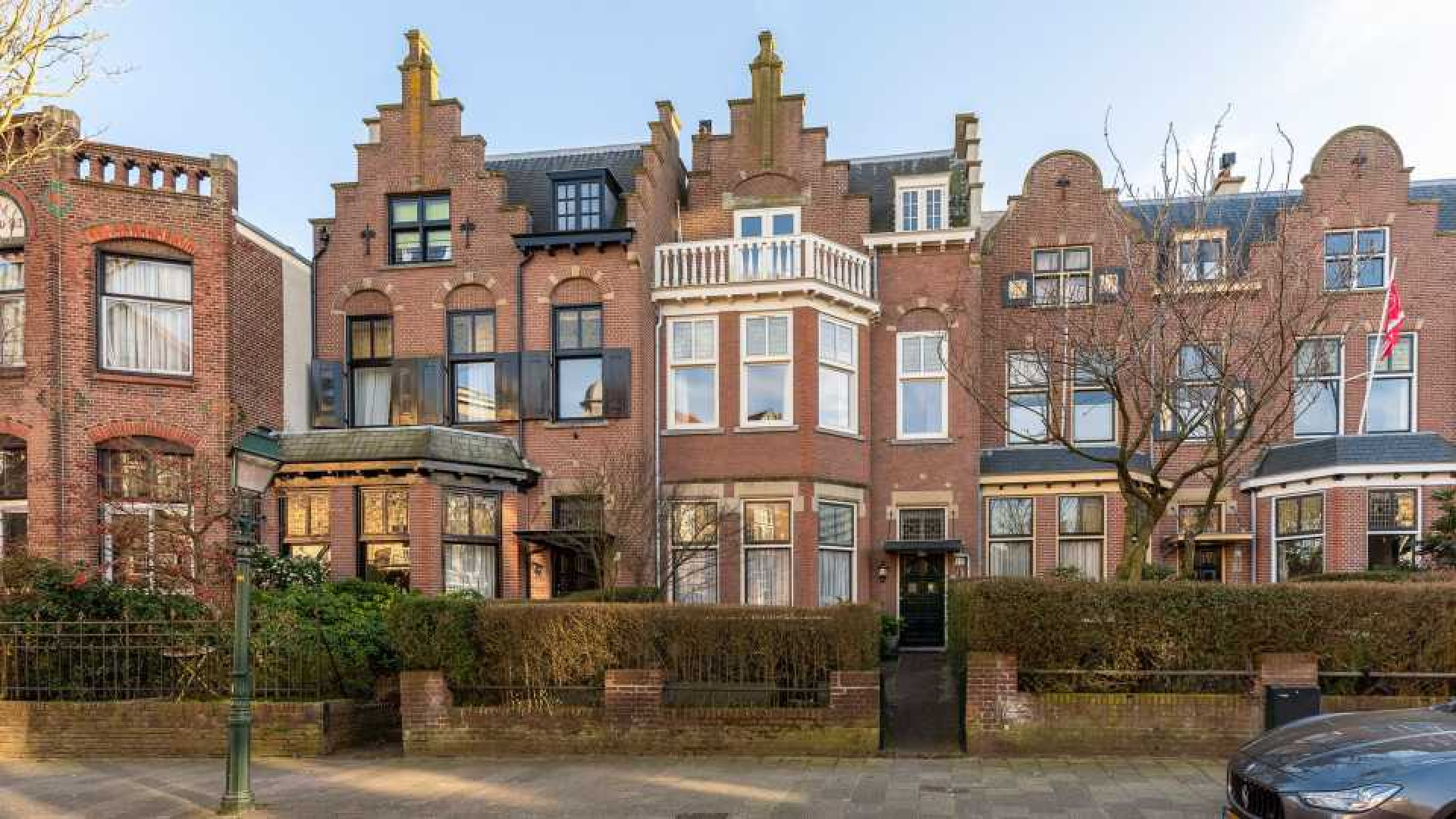  Haagse burgemeester Jan van Zanen getroffen door huizengekte. Zie foto's