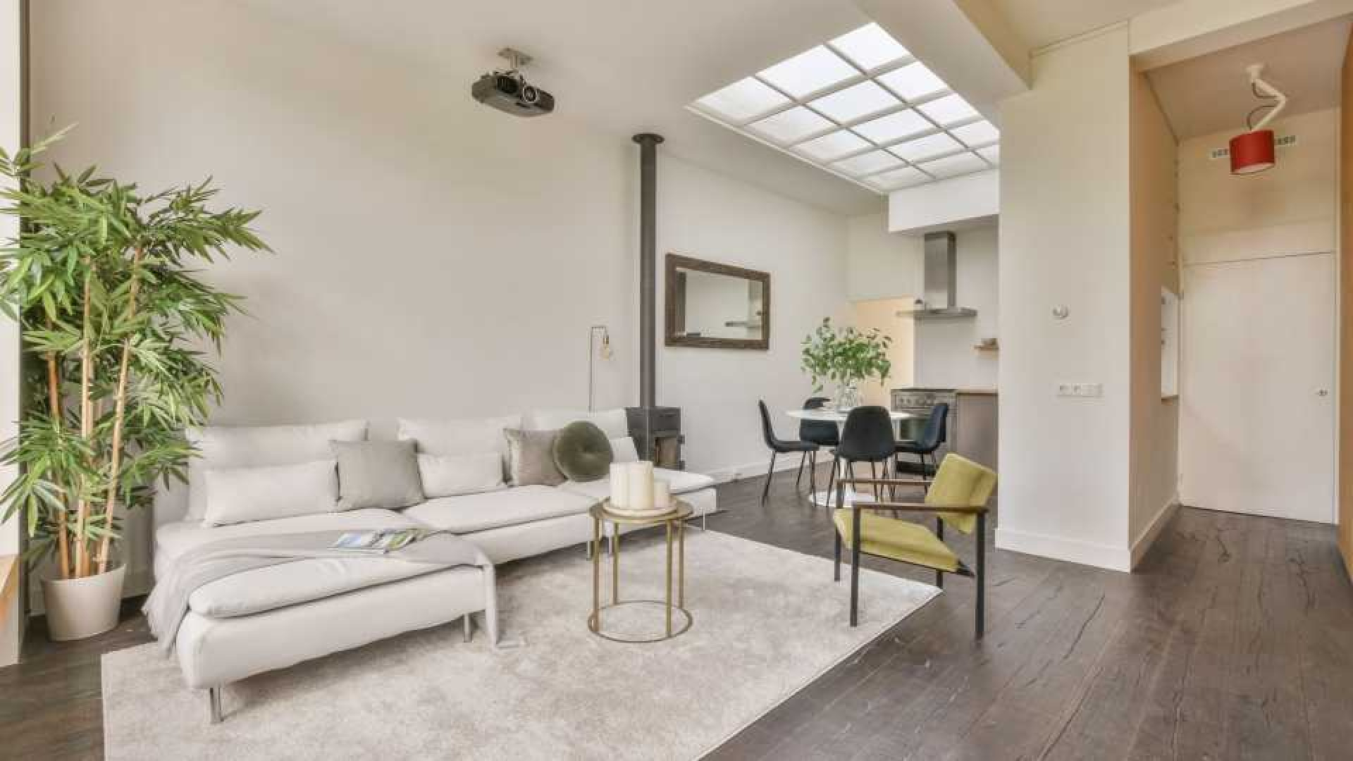 Jort Kelder zet zijn Amsterdamse grachten appartement te koop. Zie foto's 2