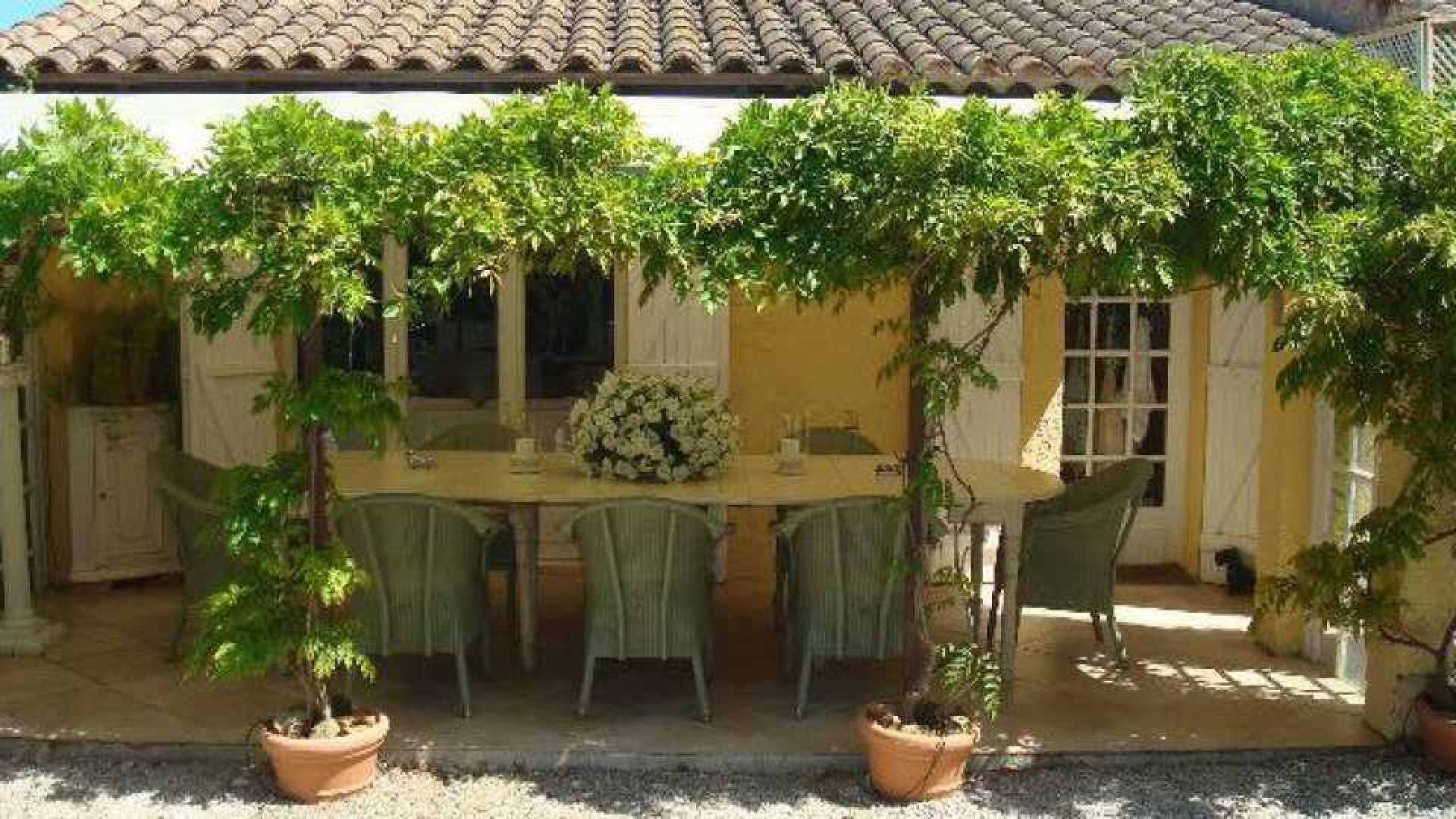 Frank Jansen gooit om Rogier te pesten zijn luxe villa bij St. Tropez in de verhuur. Zie foto's 9