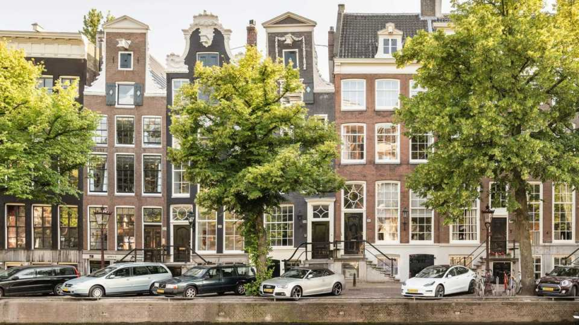 Dit extreem luxe grachtenpand in Amsterdam staat nu te  koop.