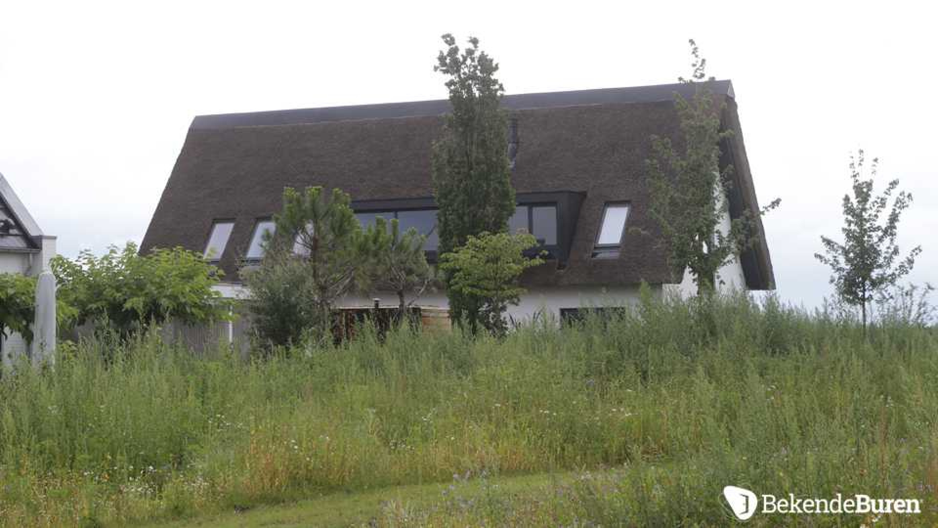 Helene Hendriks liegt keihard over haar gekochte villa! Zie foto's plus video