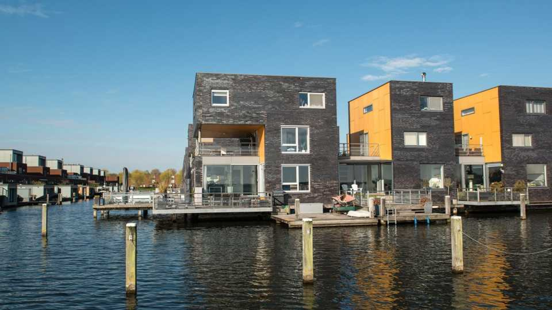 Hier wonen Dionne Stax en haar vriend Steven Jansen . Zie foto's 2