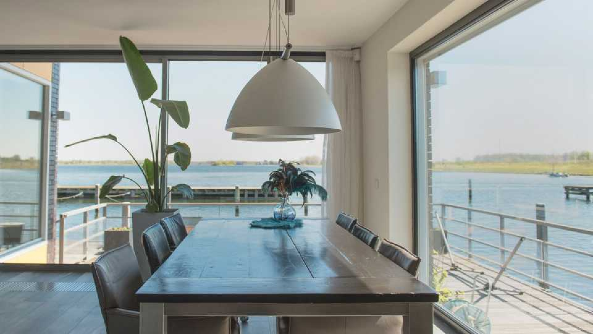 Hier wonen Dionne Stax en haar vriend Steven Jansen . Zie foto's 5