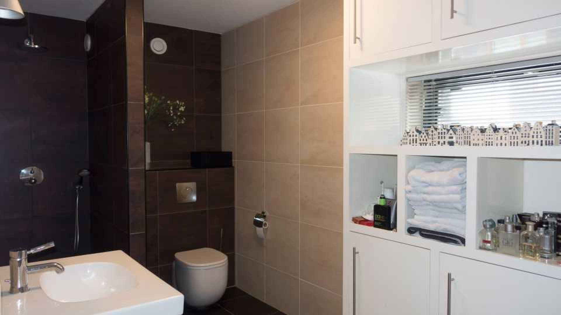Hier wonen Dionne Stax en haar vriend Steven Jansen . Zie foto's 8