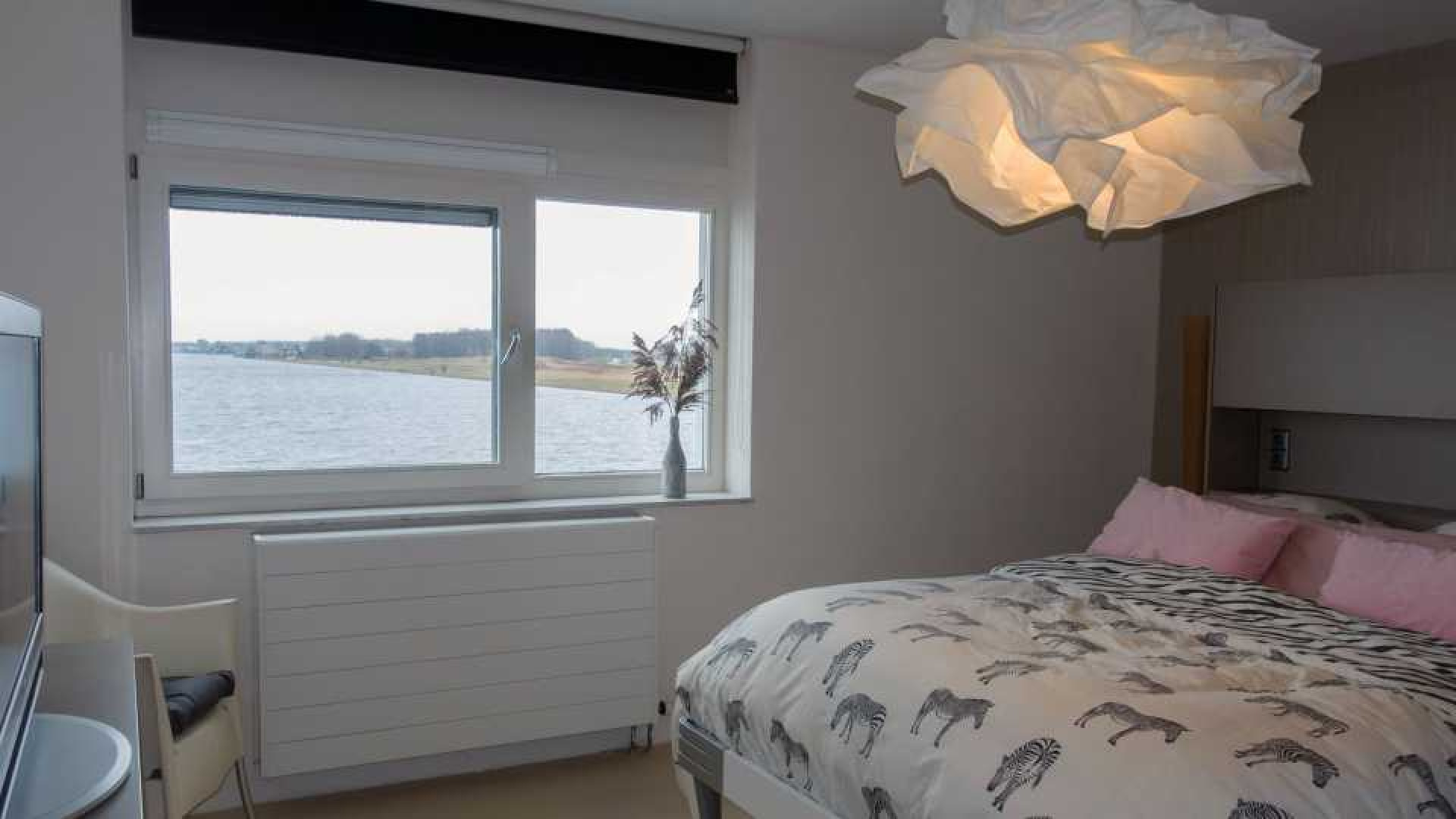 Hier wonen Dionne Stax en haar vriend Steven Jansen . Zie foto's 11