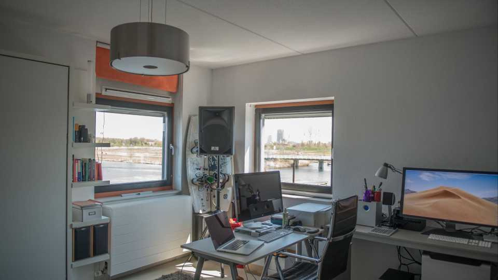 Hier wonen Dionne Stax en haar vriend Steven Jansen . Zie foto's 12