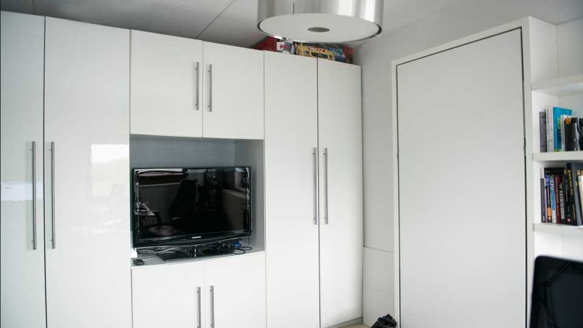 Hier wonen Dionne Stax en haar vriend Steven Jansen . Zie foto's 13