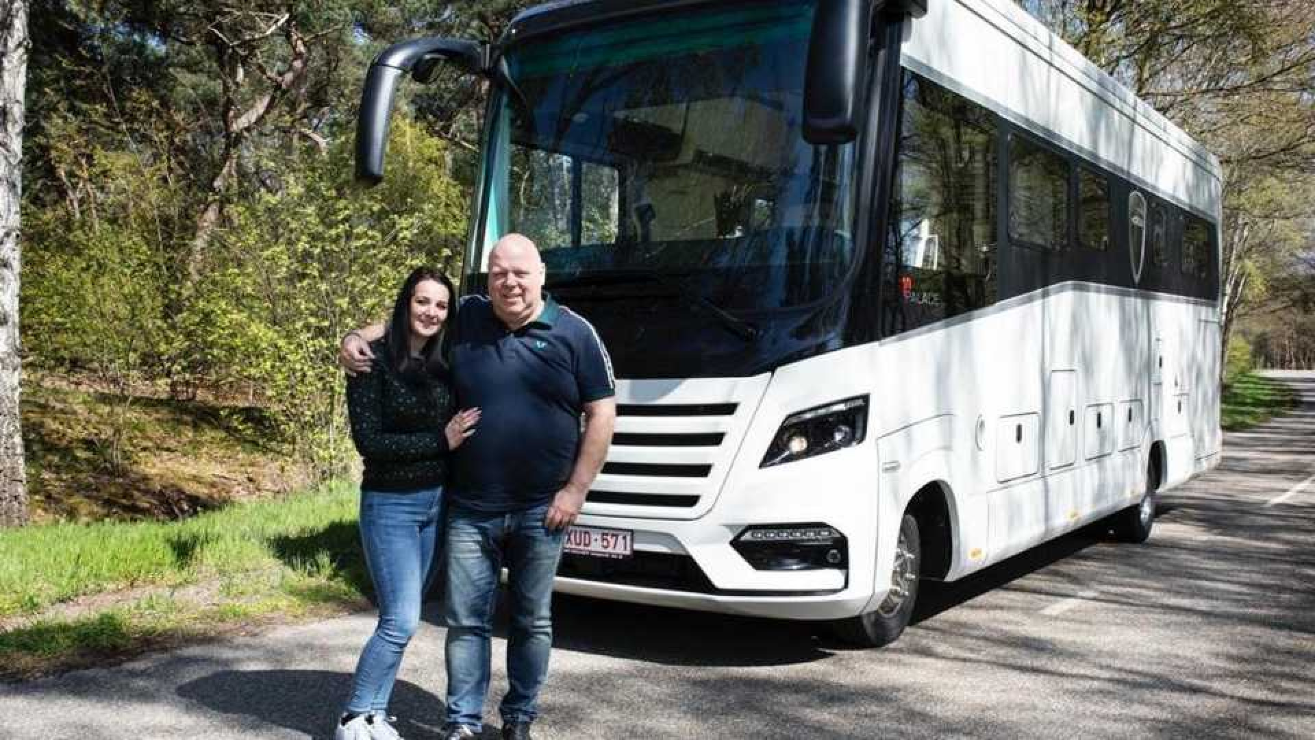 Binnenkijken in het paleis op wielen van Peter Gillis. Zie foto's 6