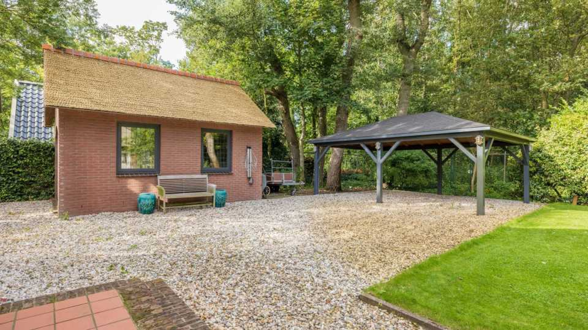 VERKOCHT: Meilandjes verkopen hun landhuis in Noordwijkerhout met mooie winst. Zie foto's 10
