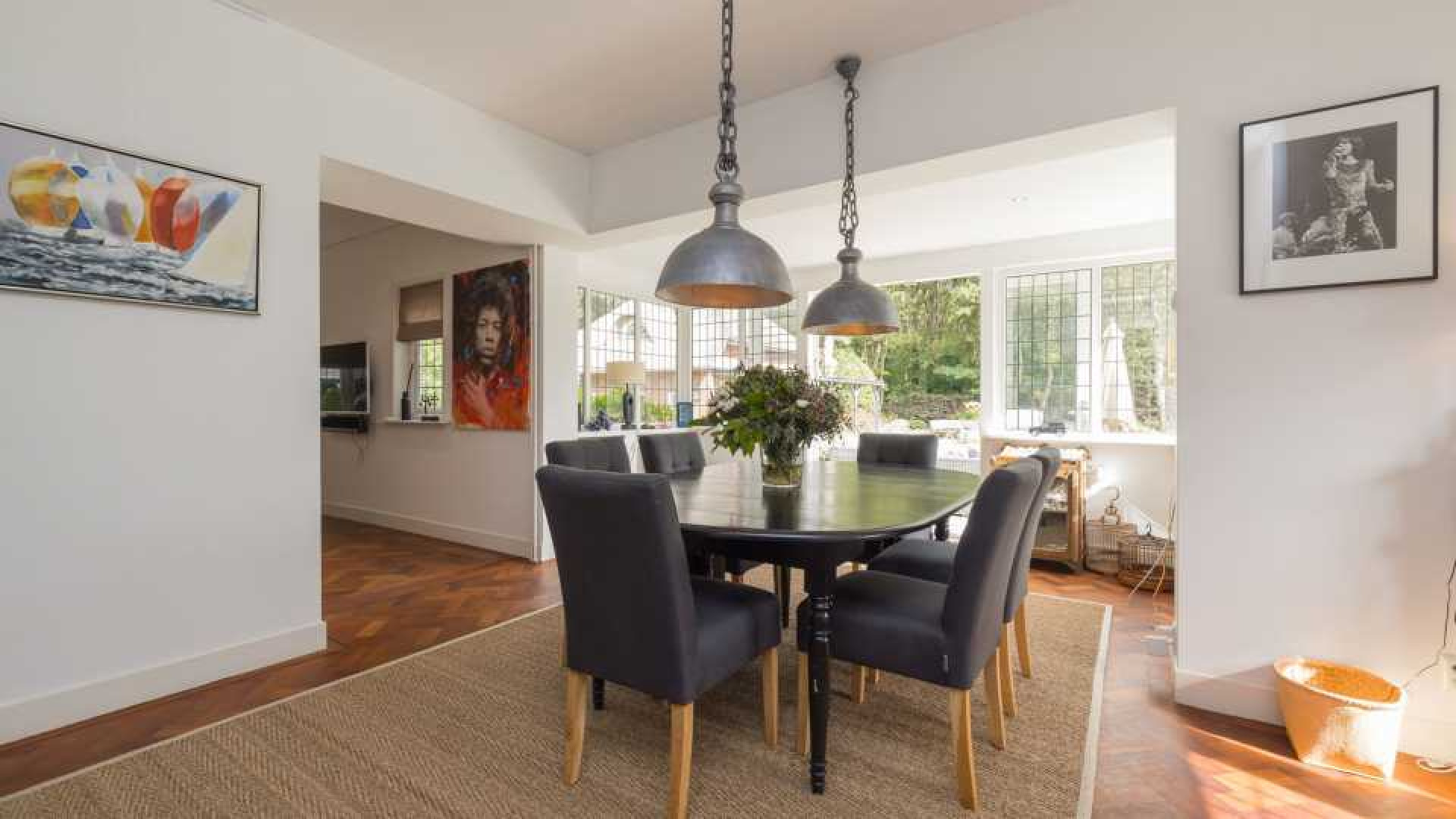 VERKOCHT: Meilandjes verkopen hun landhuis in Noordwijkerhout met mooie winst. Zie foto's 11