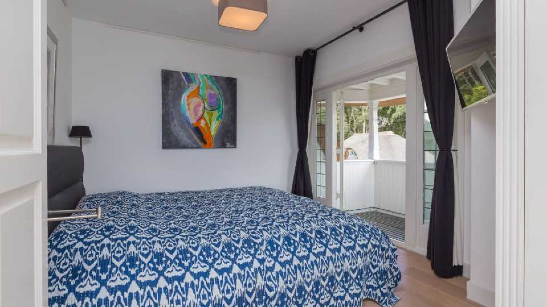 VERKOCHT: Meilandjes verkopen hun landhuis in Noordwijkerhout met mooie winst. Zie foto's 19
