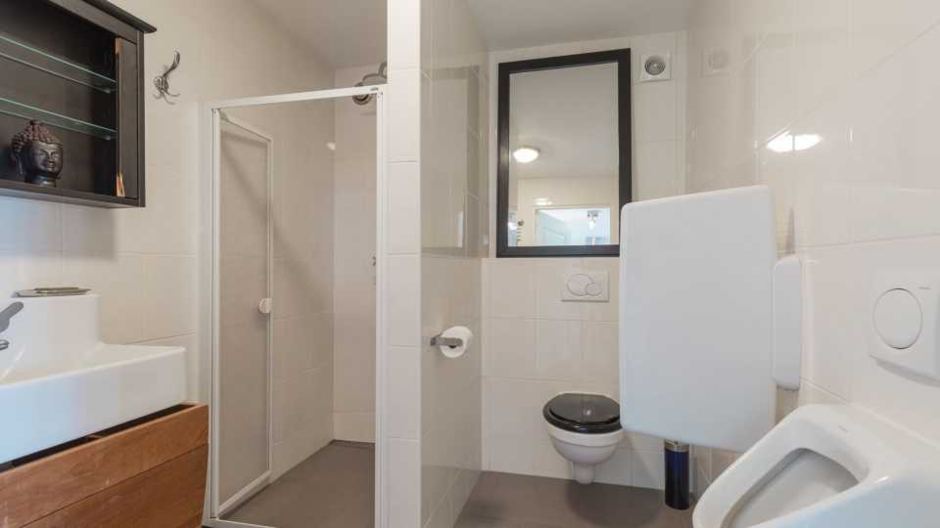 VERKOCHT: Meilandjes verkopen hun landhuis in Noordwijkerhout met mooie winst. Zie foto's 31
