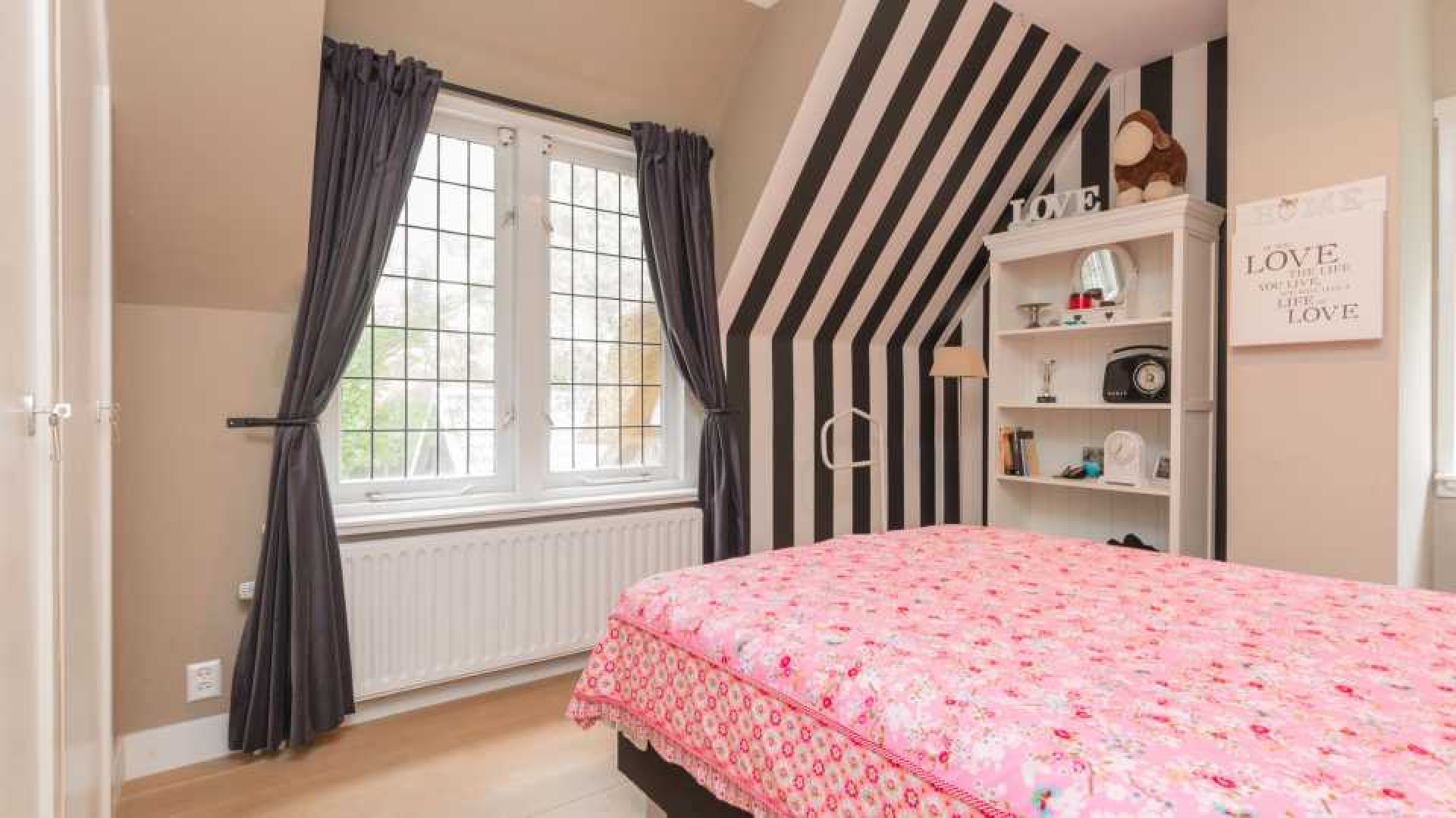 VERKOCHT: Meilandjes verkopen hun landhuis in Noordwijkerhout met mooie winst. Zie foto's 23