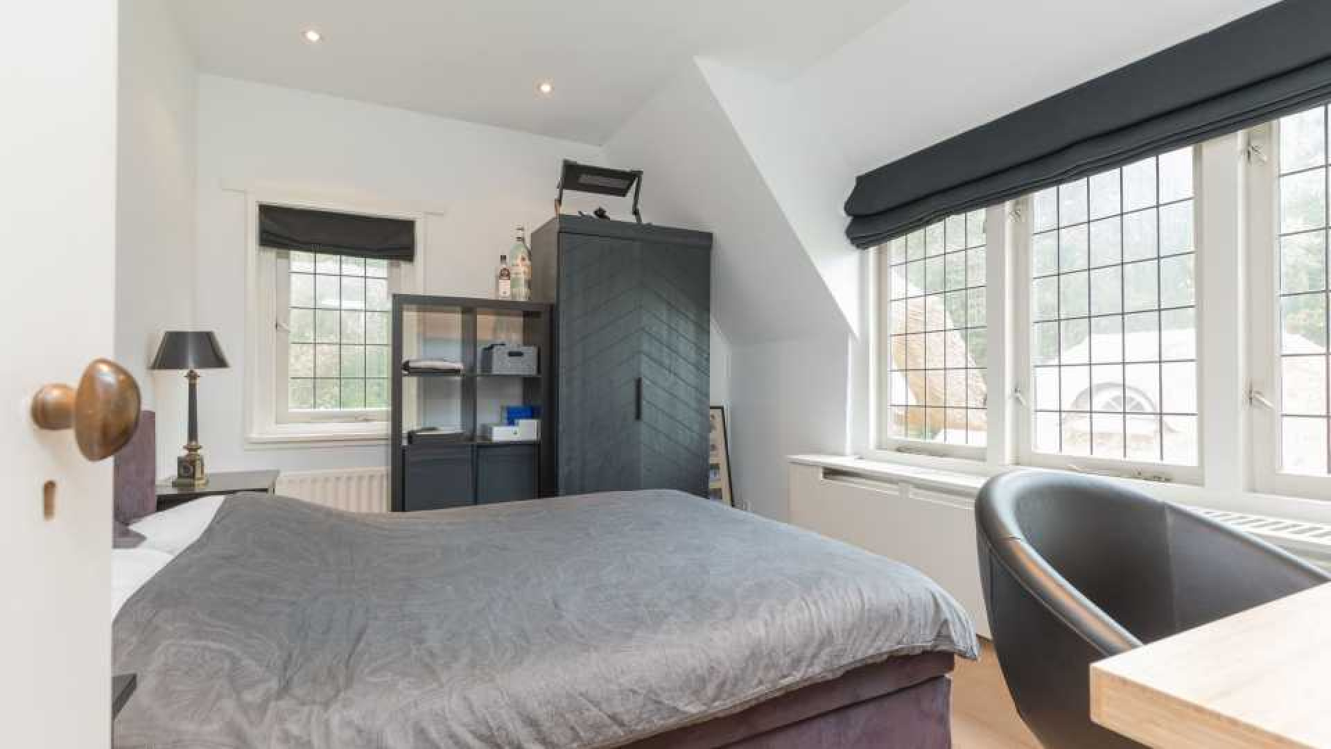 VERKOCHT: Meilandjes verkopen hun landhuis in Noordwijkerhout met mooie winst. Zie foto's 24