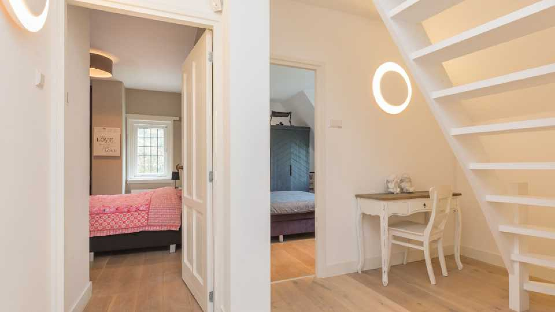 VERKOCHT: Meilandjes verkopen hun landhuis in Noordwijkerhout met mooie winst. Zie foto's 26