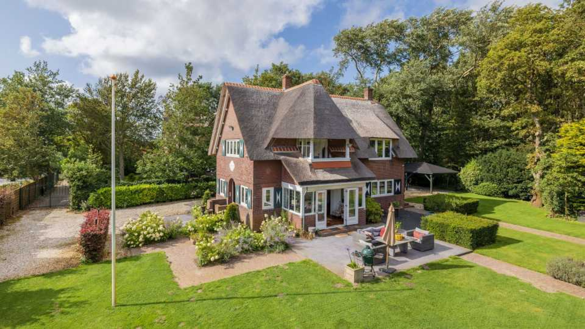 VERKOCHT: Meilandjes verkopen hun landhuis in Noordwijkerhout met mooie winst. Zie foto's 2