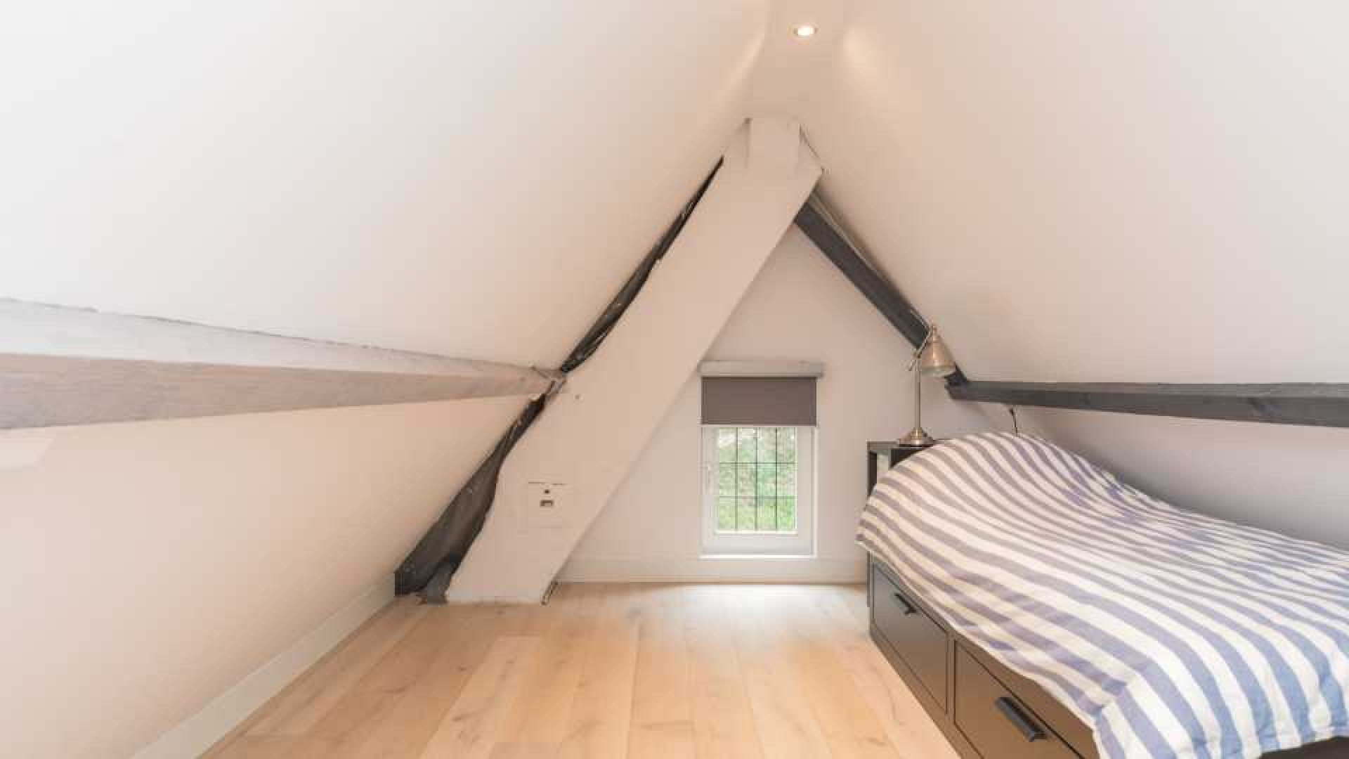 VERKOCHT: Meilandjes verkopen hun landhuis in Noordwijkerhout met mooie winst. Zie foto's 27