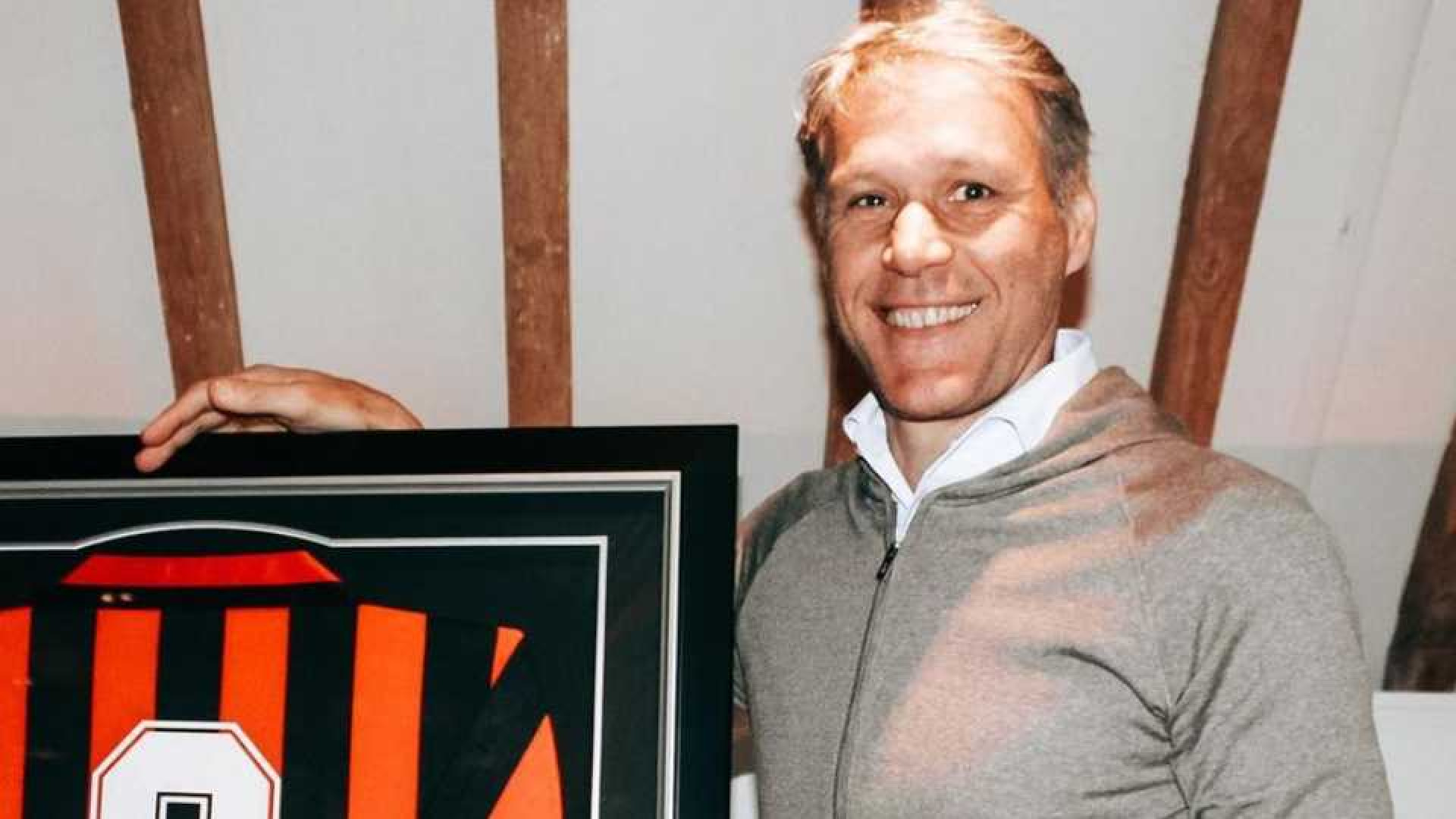 Marco van Basten vraagt bijna 14 miljoen euro voor zijn Vondelpark villa. Zie foto's 1