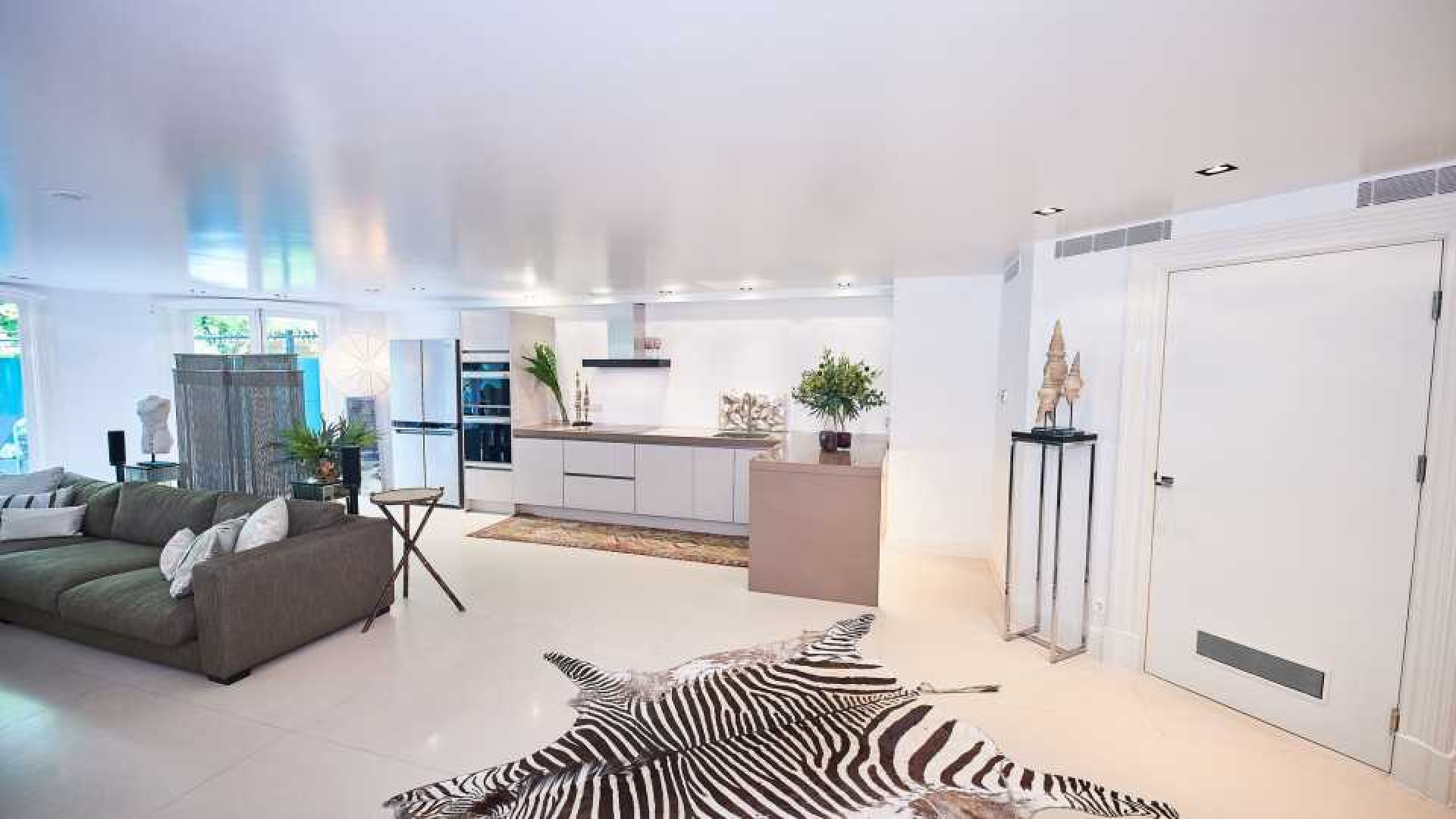 Connie Breukhoven zet haar tweede luxe appartement aan het Vondelpark te huur. Zie foto's