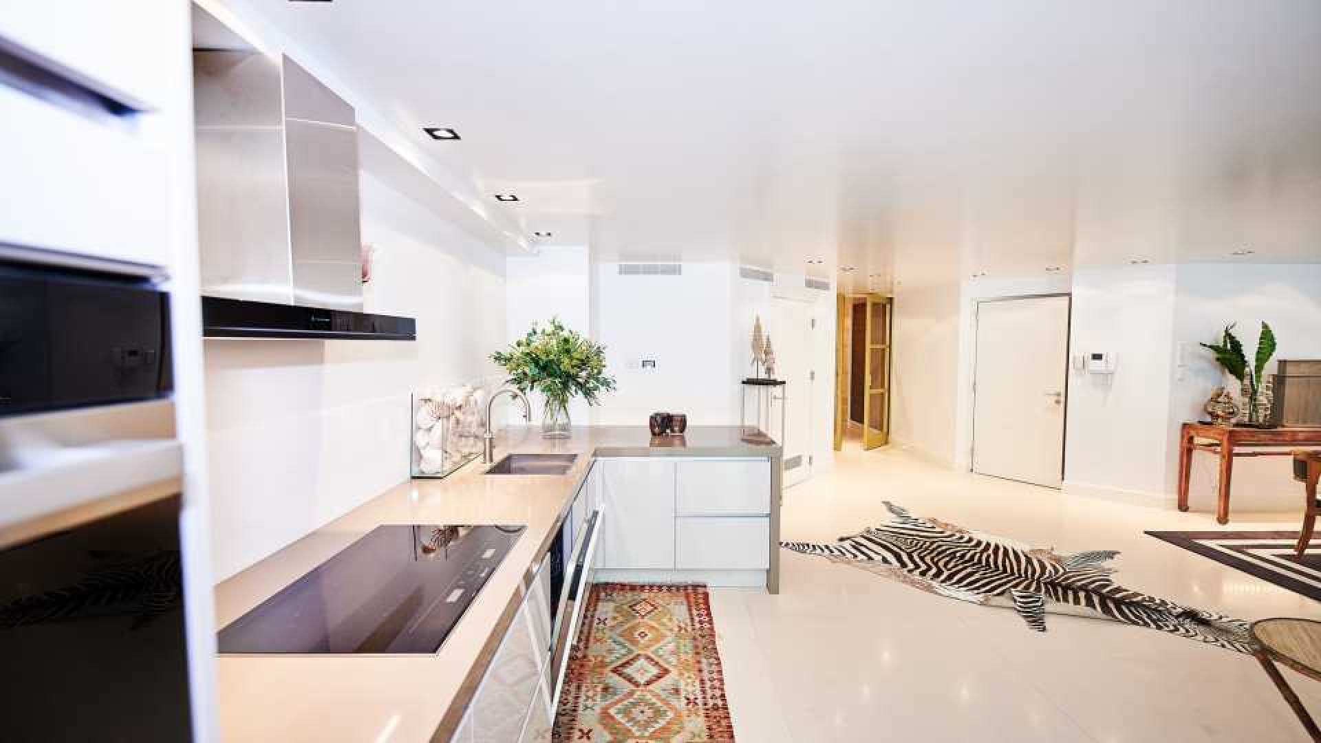 Connie Breukhoven zet haar tweede luxe appartement aan het Vondelpark te huur. Zie foto's