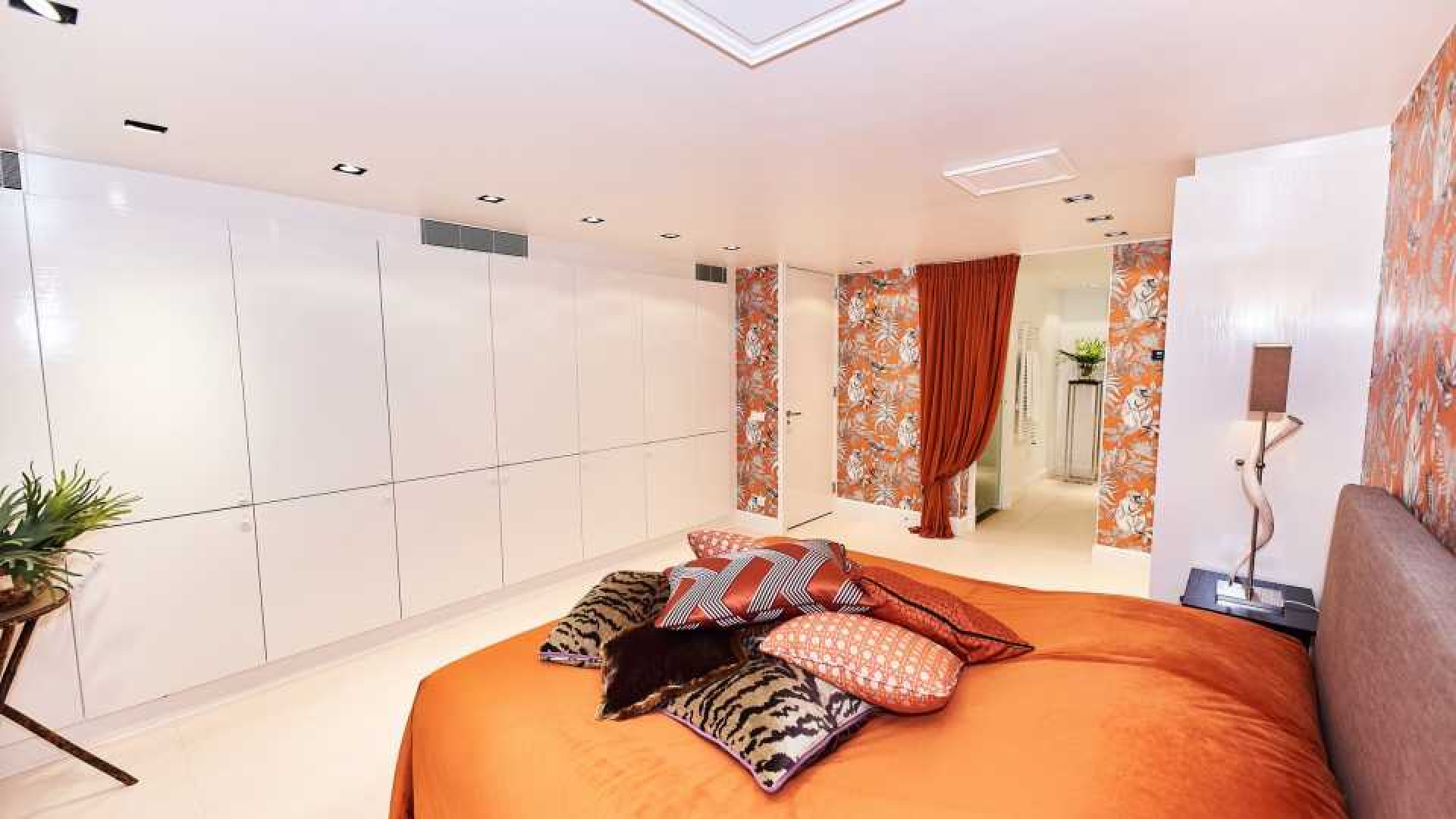 Connie Breukhoven zet haar tweede luxe appartement aan het Vondelpark te huur. Zie foto's 10