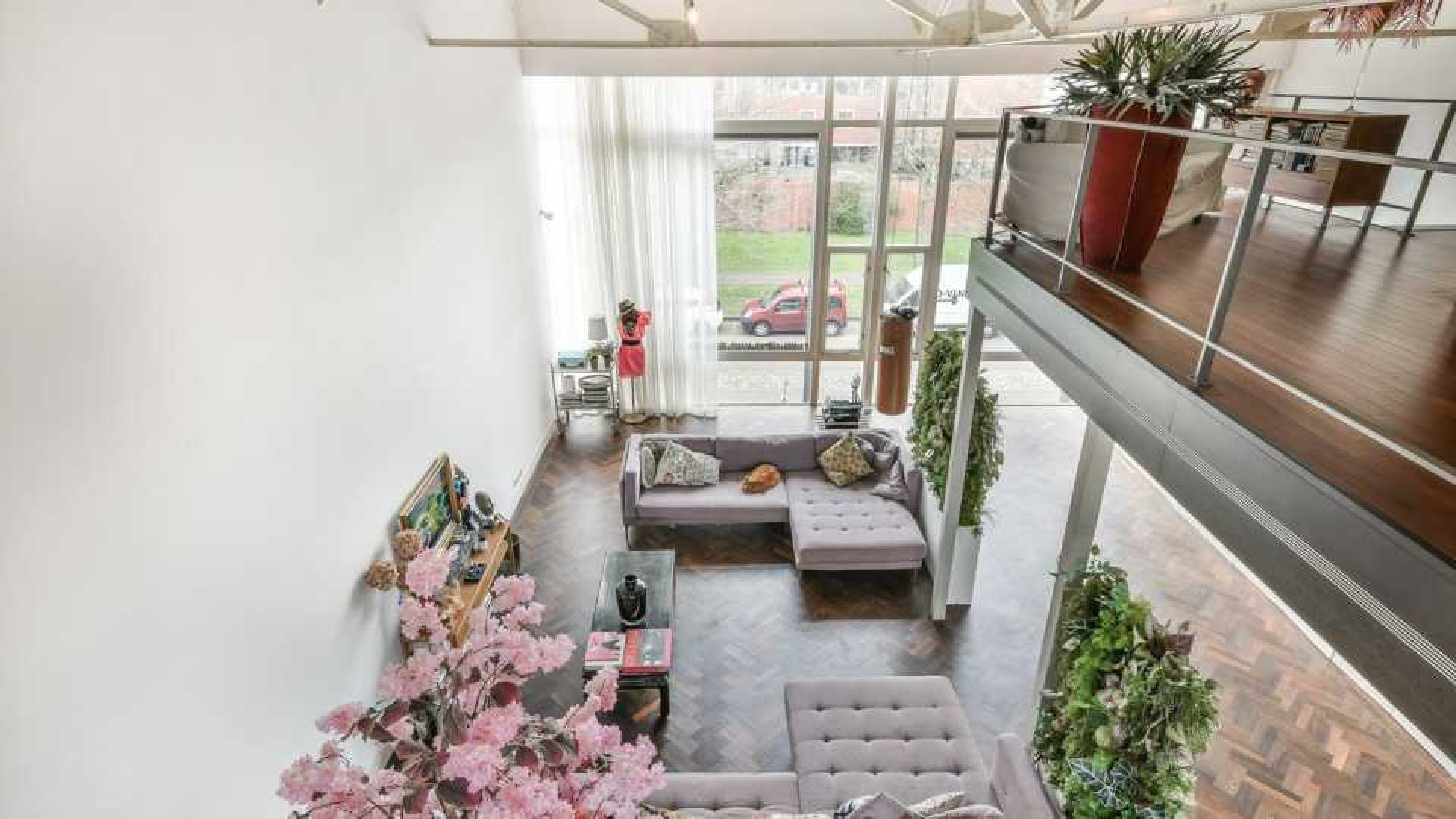 Stylist Bastiaan van Schaik zet zijn droomappartement weer te koop. Zie foto's 12