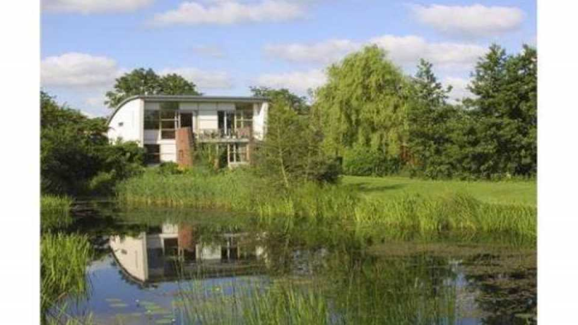Kim Kotter en Jaap Reesema kopen villa op droomstek. Zie foto's