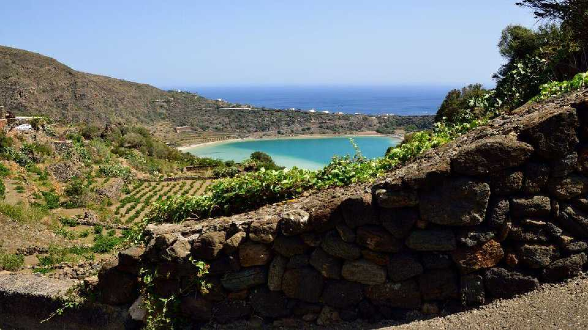 Op dit Italiaanse droomeiland wil Marco Borsato een nieuw leven beginnen. Zie foto's 3
